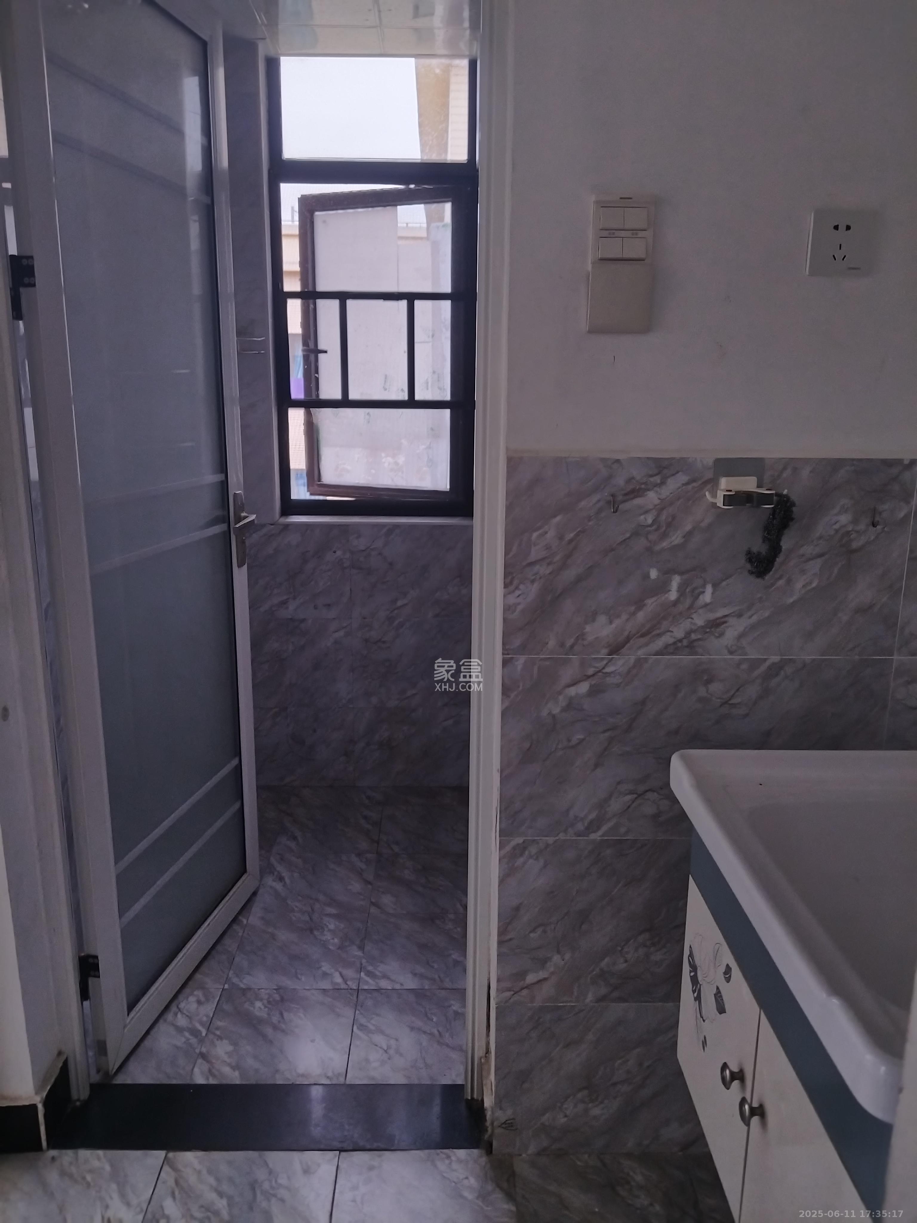 福天藏郡院子  3室2厅1卫    2200.0元/月 福天藏郡院子  3室2厅1卫    2200.0元/月室内图