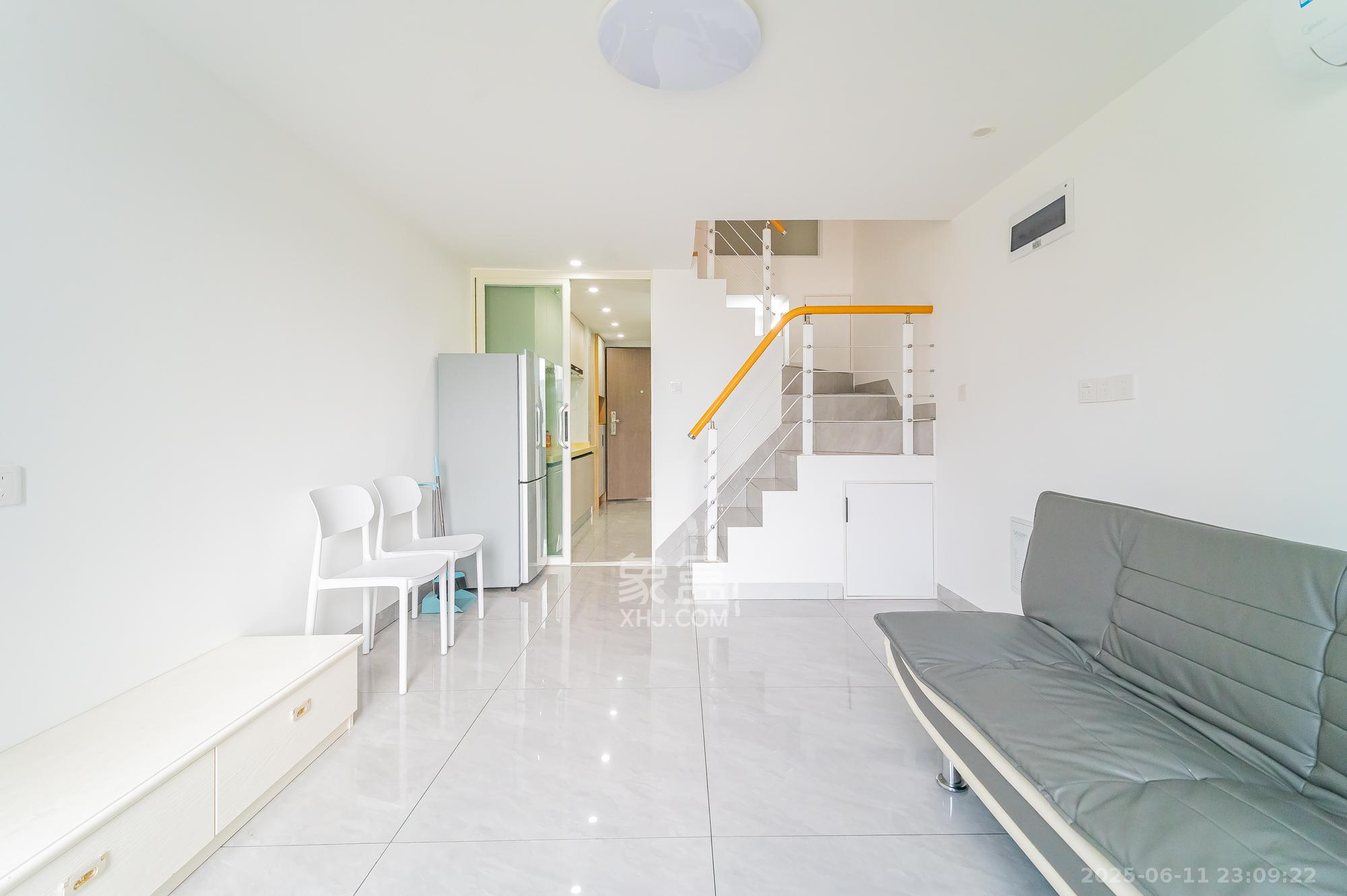 新城悦隽公园 2室1厅1卫 26.8万 新城悦隽公园 2室1厅1卫 26.8万客厅