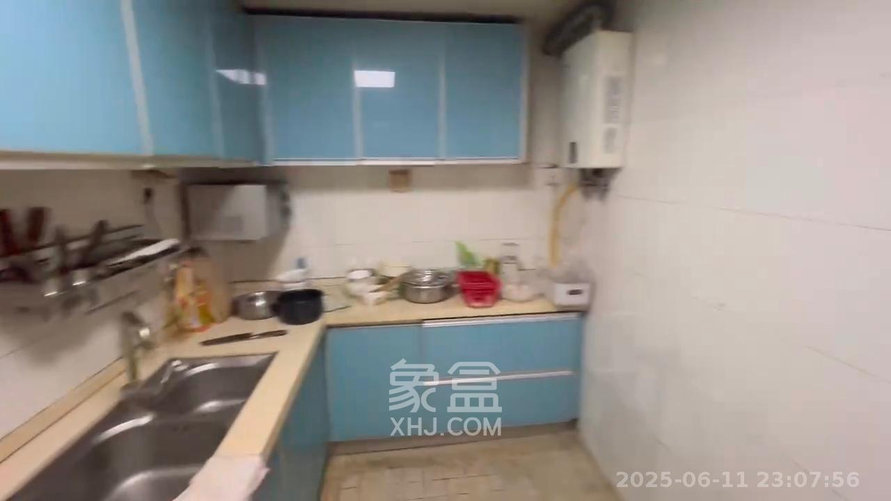 东汉公寓  3室2厅2卫   2400.00元/月室内图