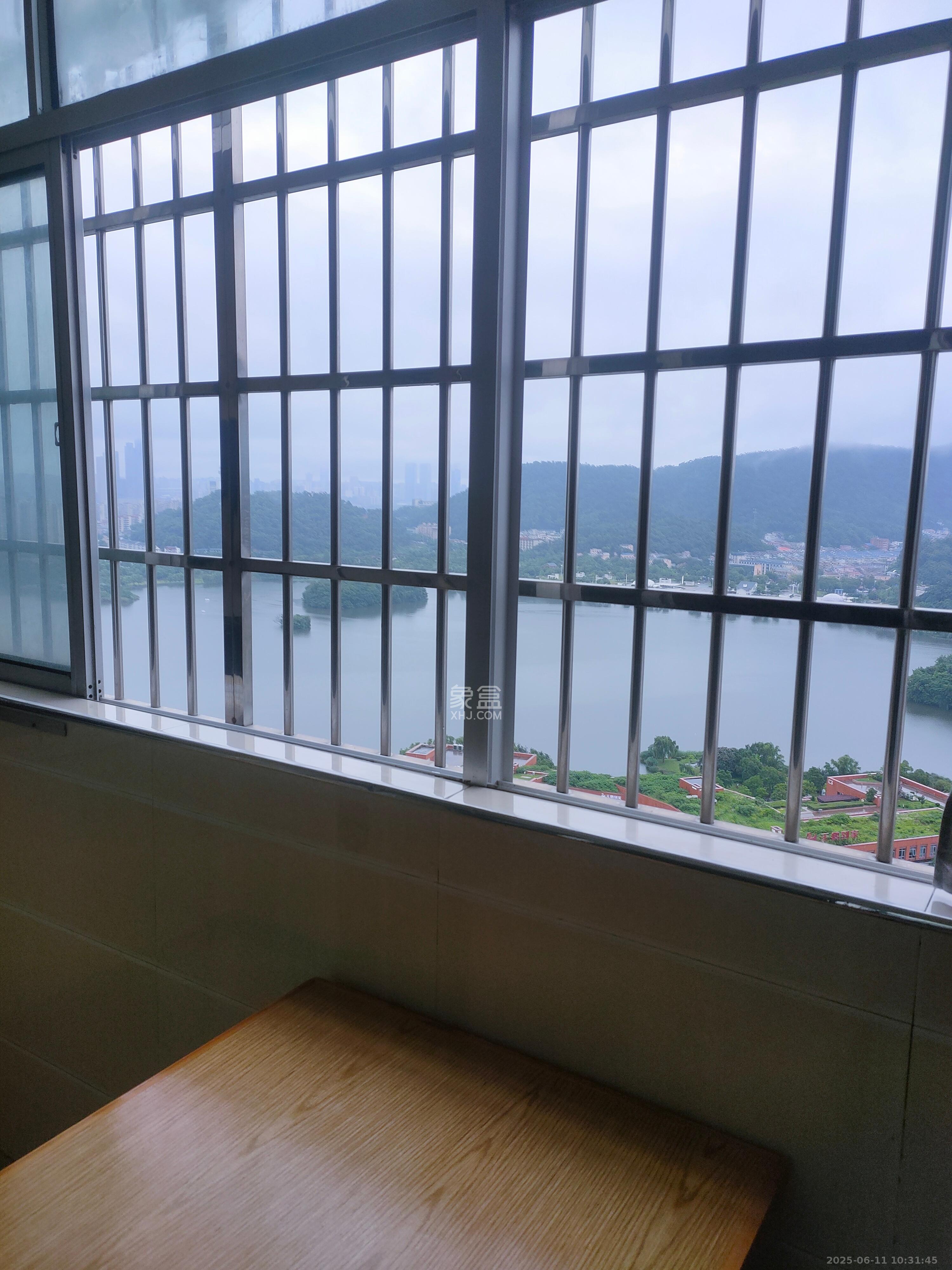 观湖公寓  1室1厅1卫   1500.00元/月室内图