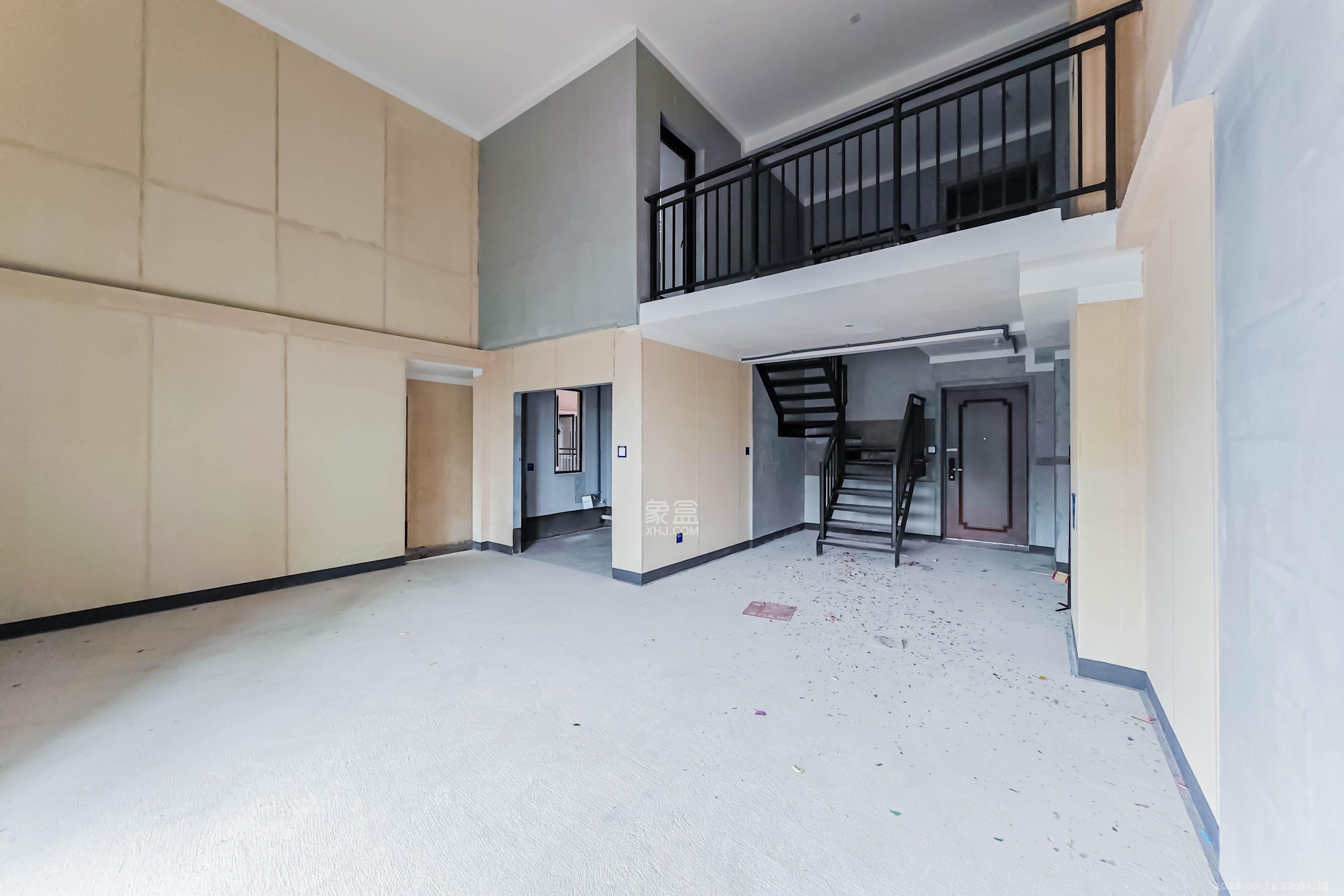 建发玖洲观澜  4室2厅2卫   175.00万客厅