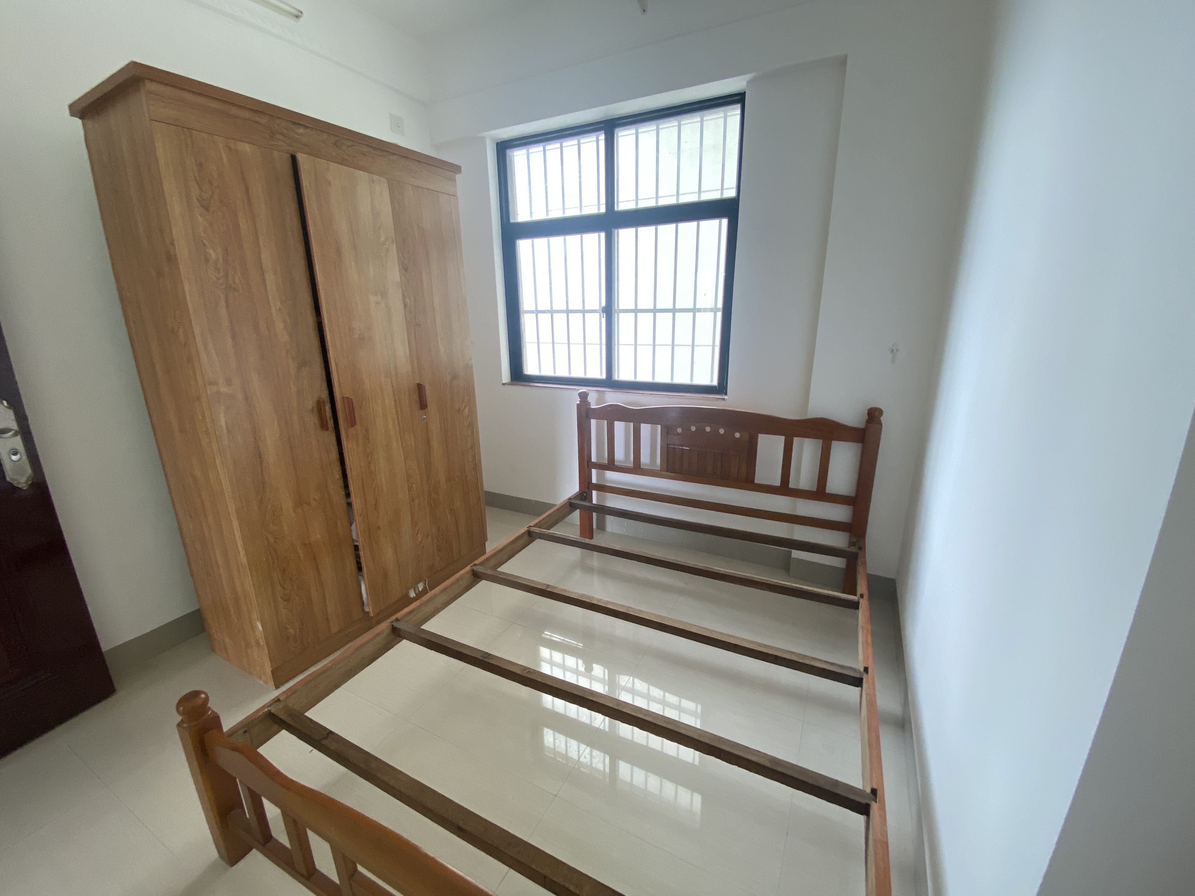 桐林阁 3室2厅2卫 2500.0元/月 桐林阁 3室2厅2卫 2500.0元/月室内图