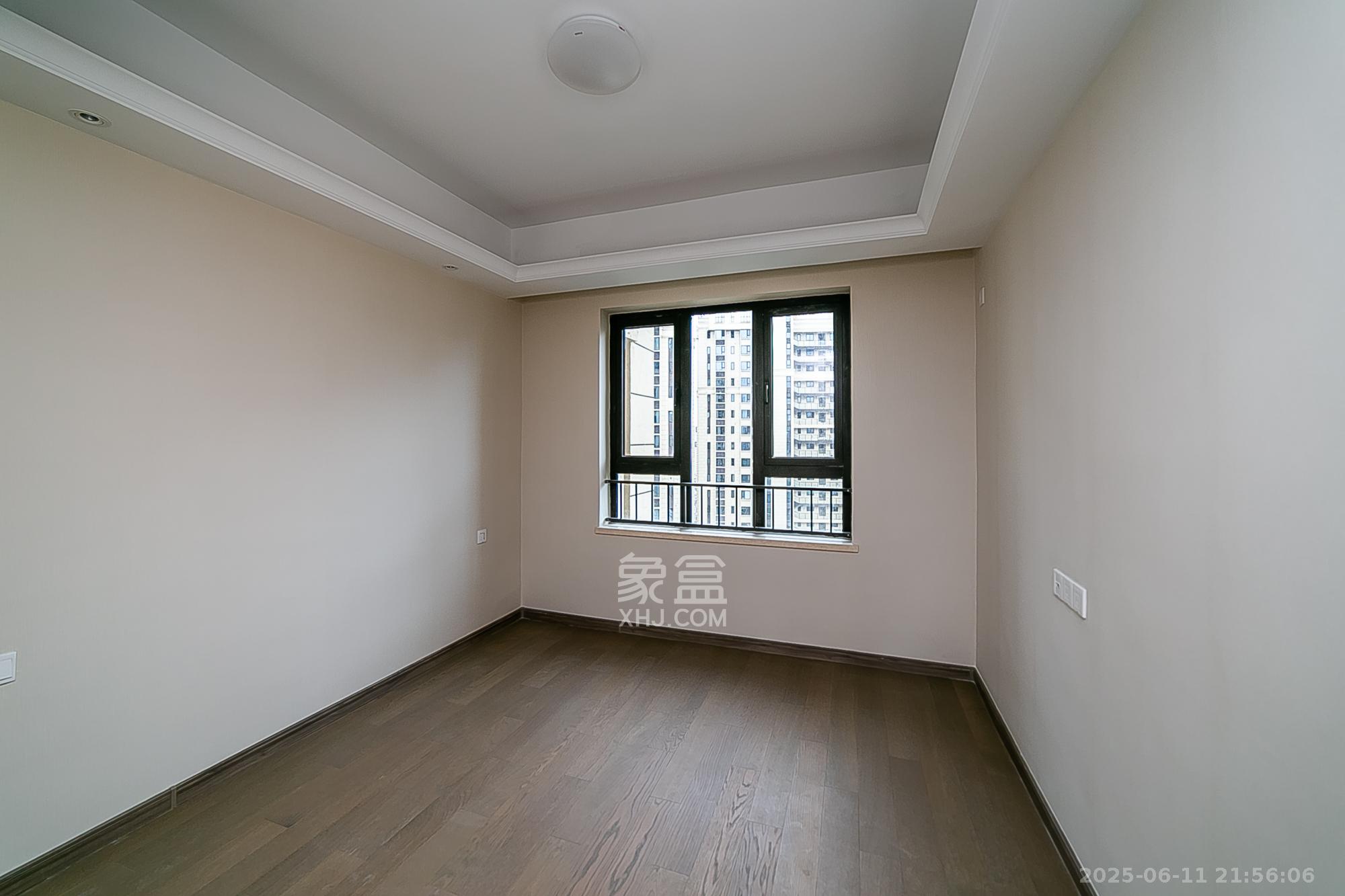 新力铂园(江山云著) 4室2厅2卫 222.0万 新力铂园(江山云著) 4室2厅2卫 222.0万卧室