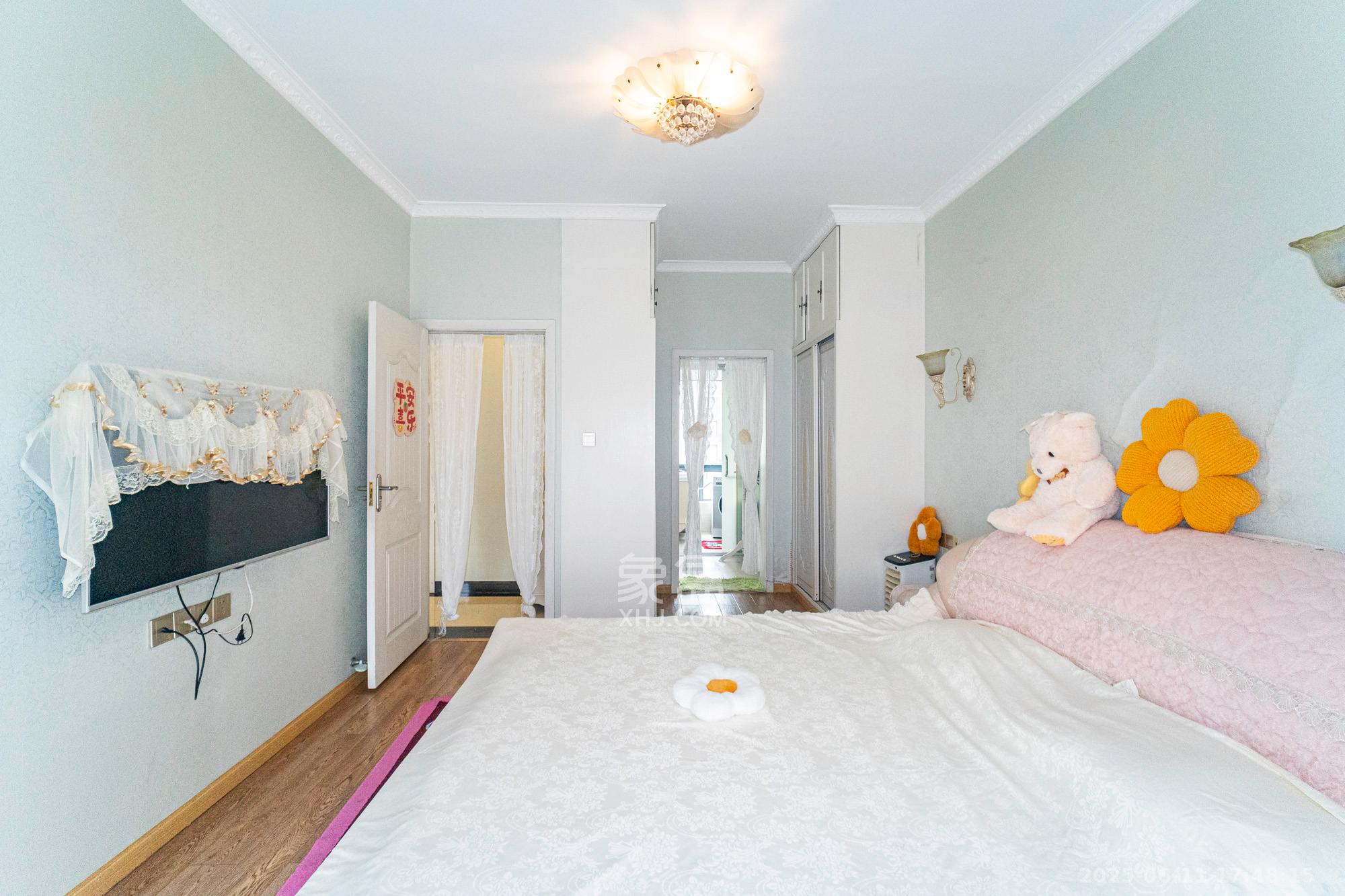 恒基凯旋门一二期 3室2厅2卫 133.0万 恒基凯旋门一二期 3室2厅2卫 133.0万卧室