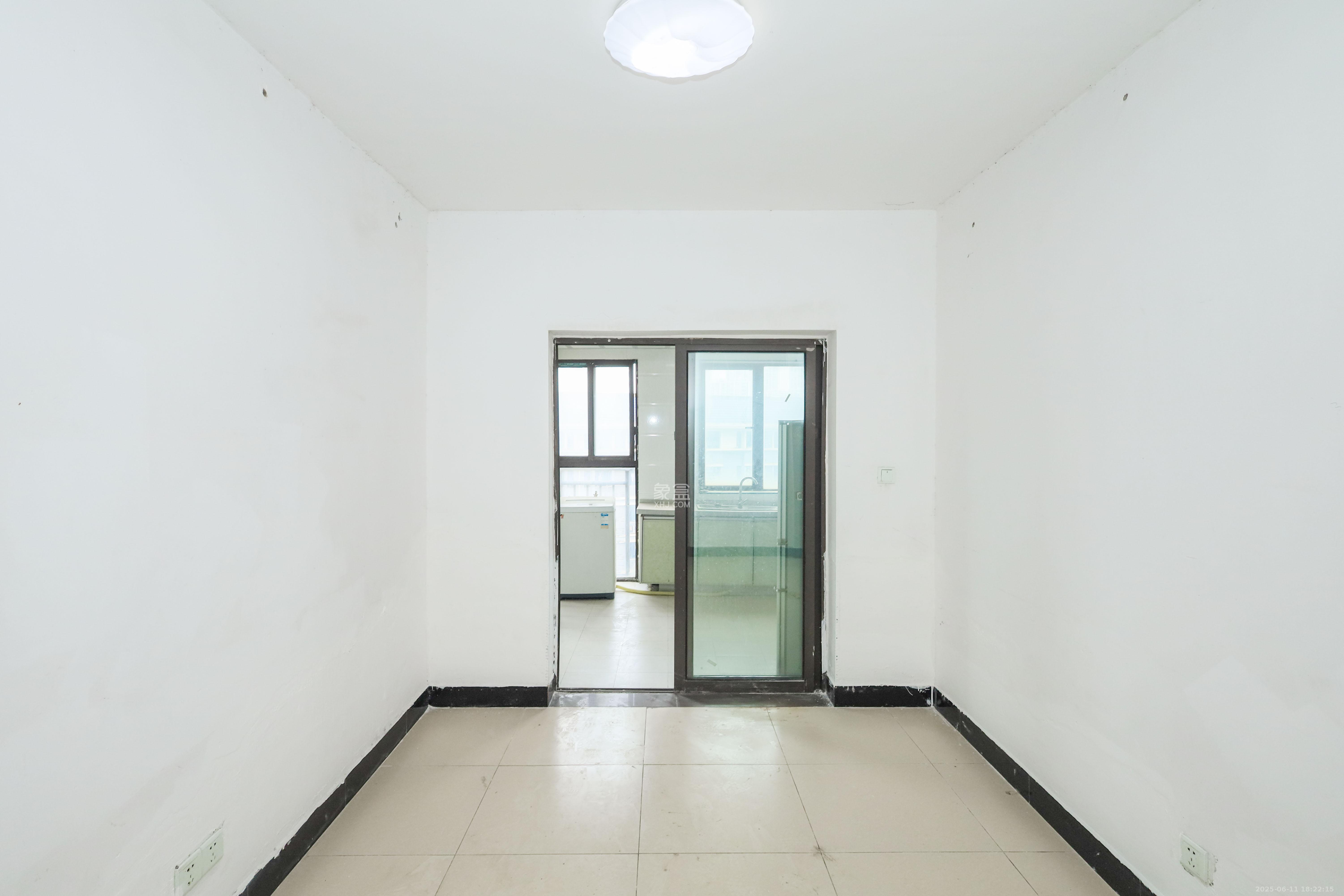 旭辉御府  4室2厅1卫    139.0万 旭辉御府  4室2厅1卫    139.0万客厅