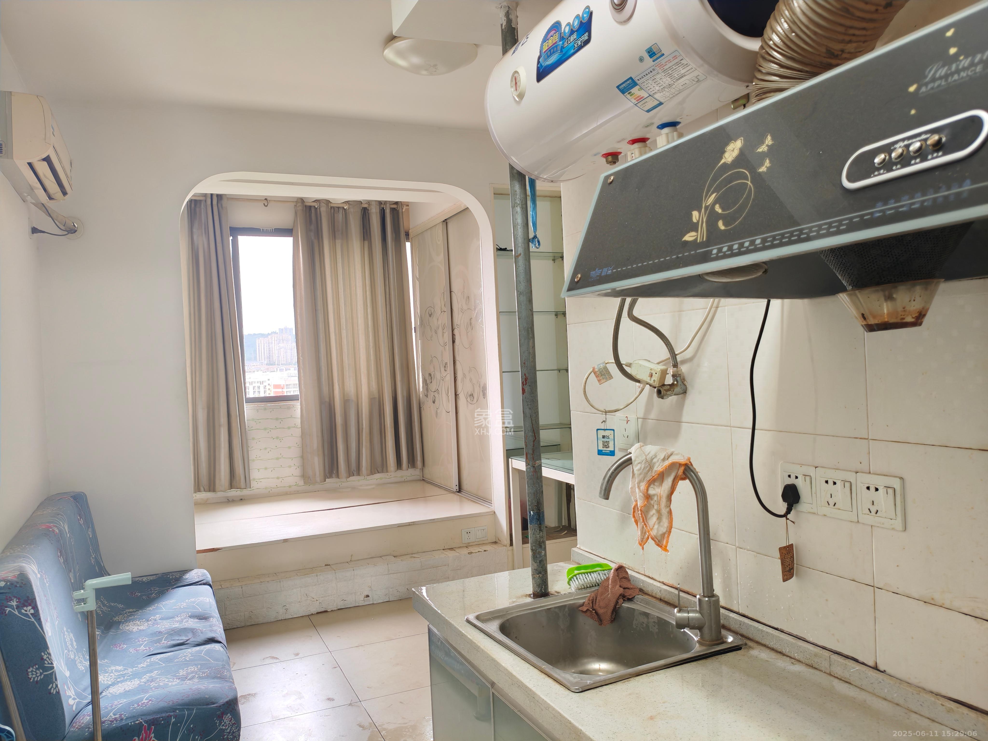 枫华府第 1室0厅1卫 800.0元/月 枫华府第 1室0厅1卫 800.0元/月室内图