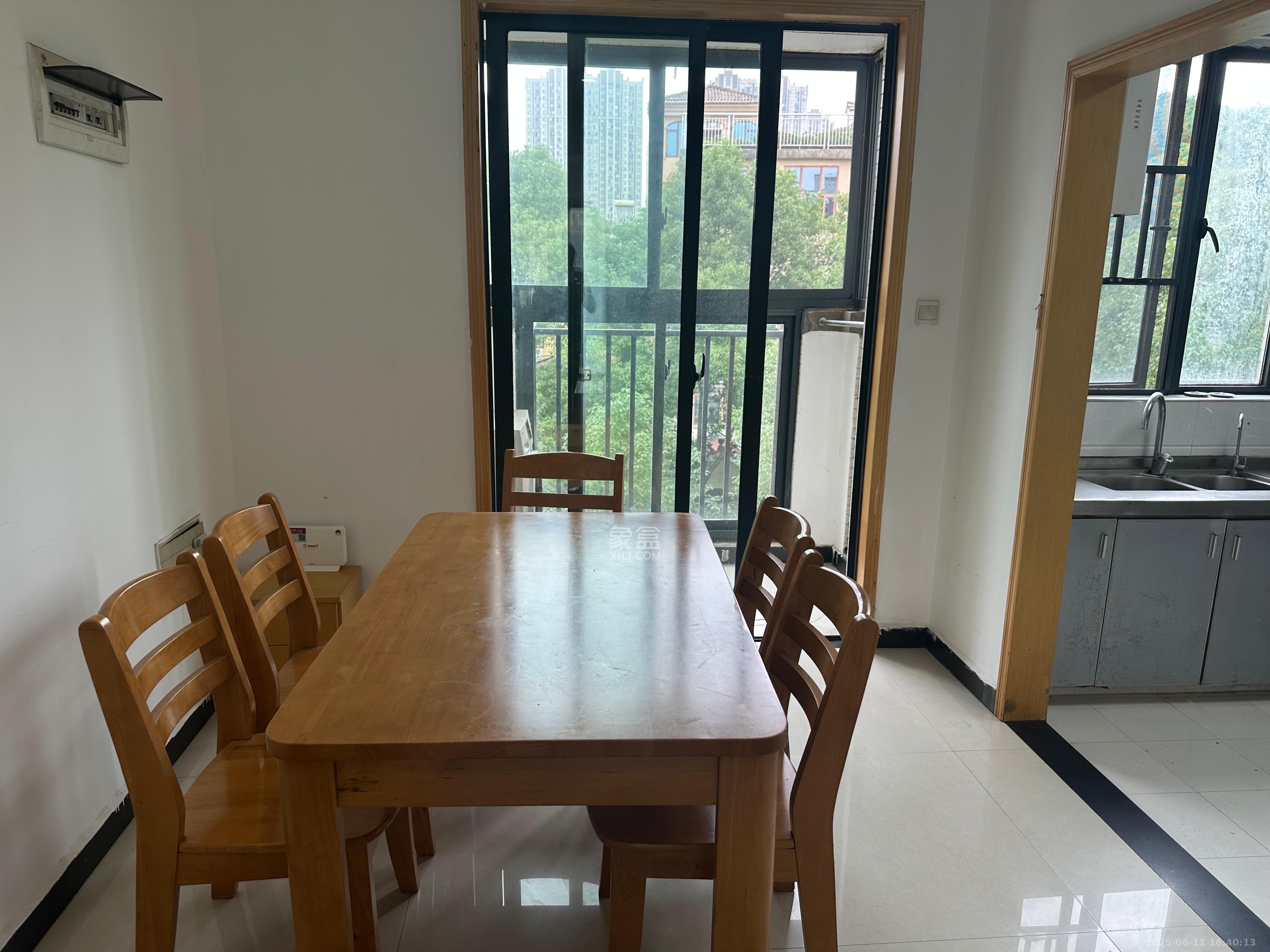 鹏基诺亚山林  3室2厅2卫    2200.0元/月室内图