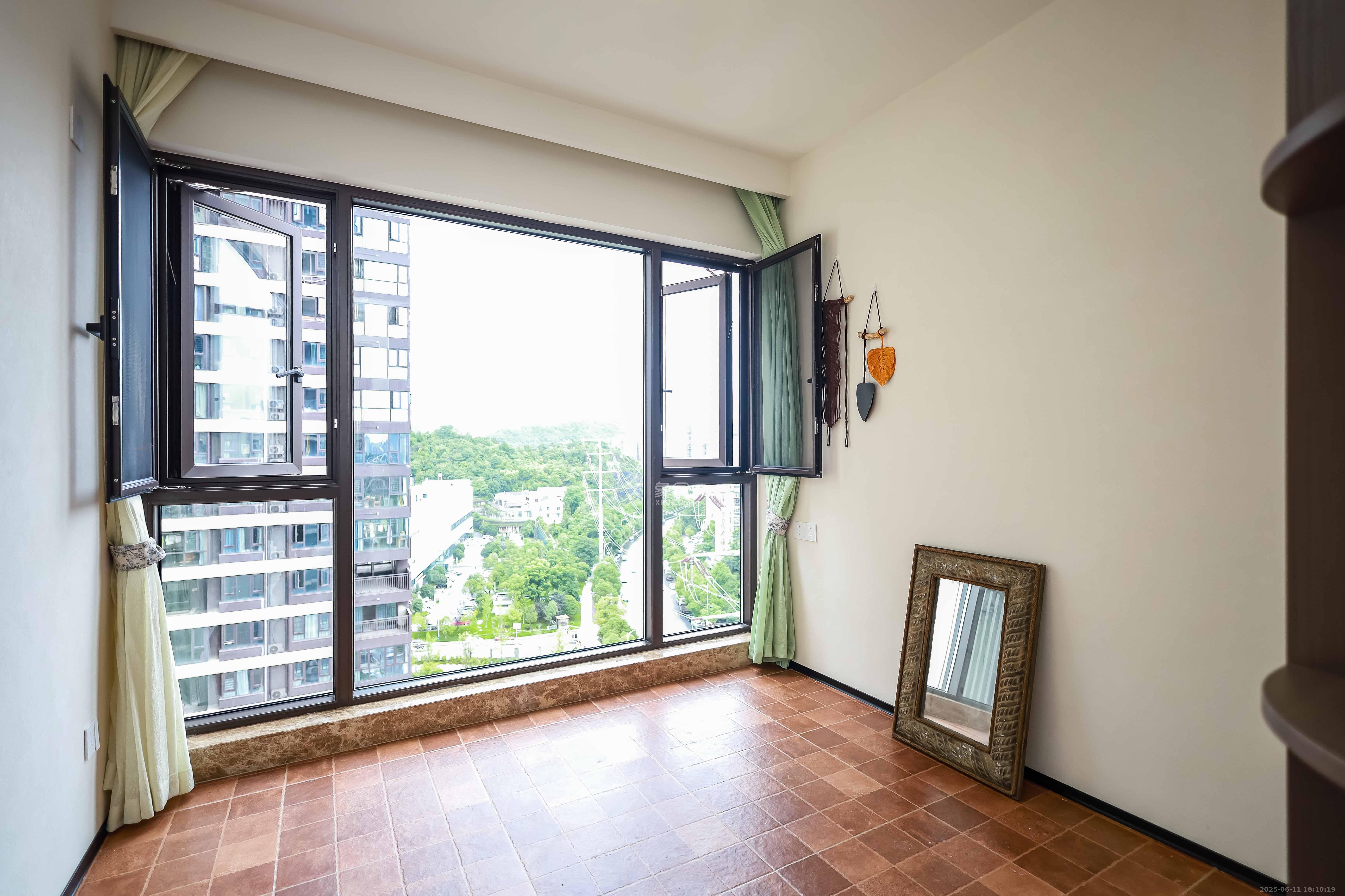 金辉优步花园 3室2厅2卫 128.0万 金辉优步花园 3室2厅2卫 128.0万卧室