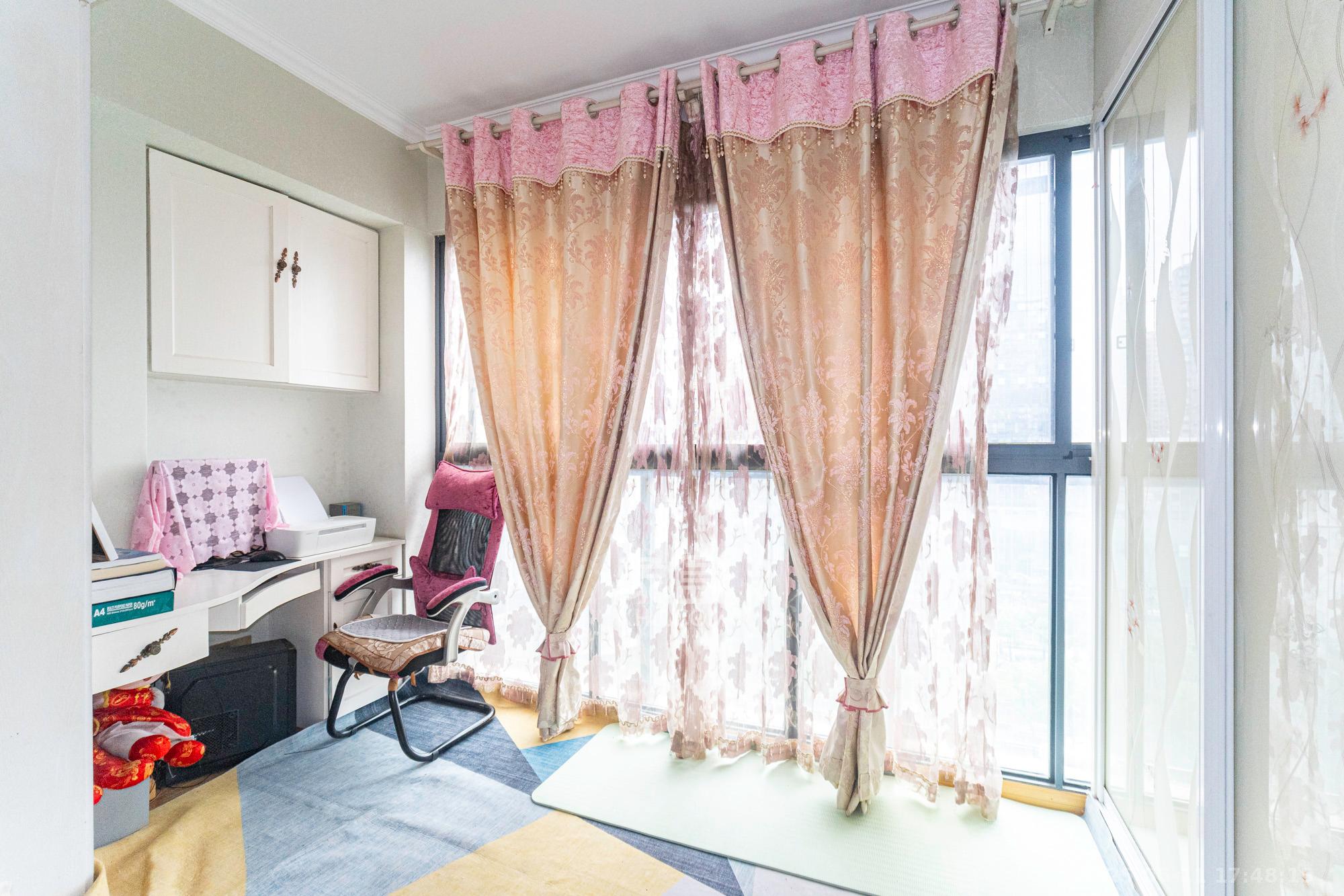 恒基凯旋门一二期 3室2厅2卫 133.0万 恒基凯旋门一二期 3室2厅2卫 133.0万阳台