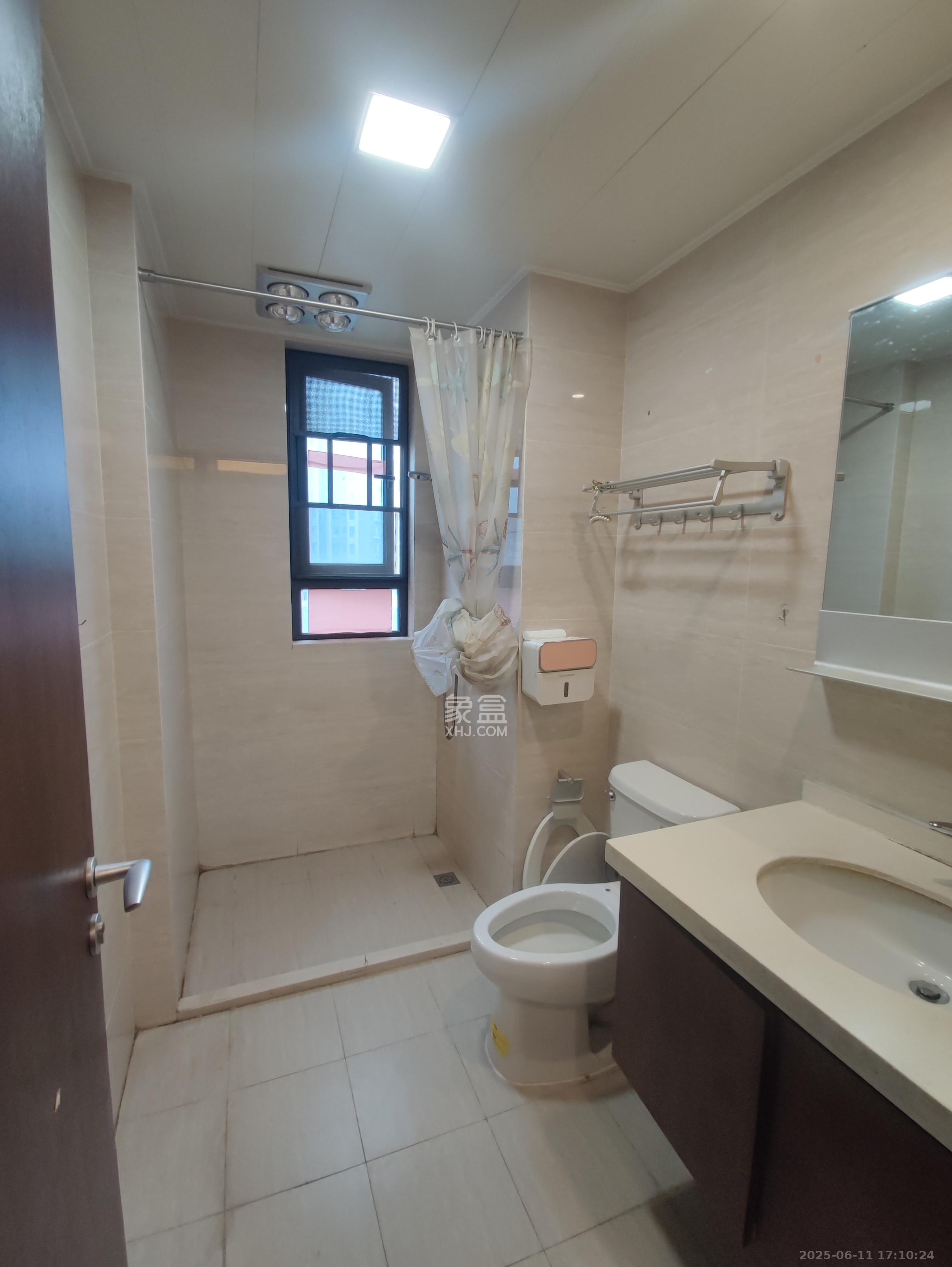 汇金城/嘉华城(二期、三期) 3室2厅2卫 2600.0元/月 汇金城/嘉华城(二期、三期) 3室2厅2卫 2600.0元/月室内图