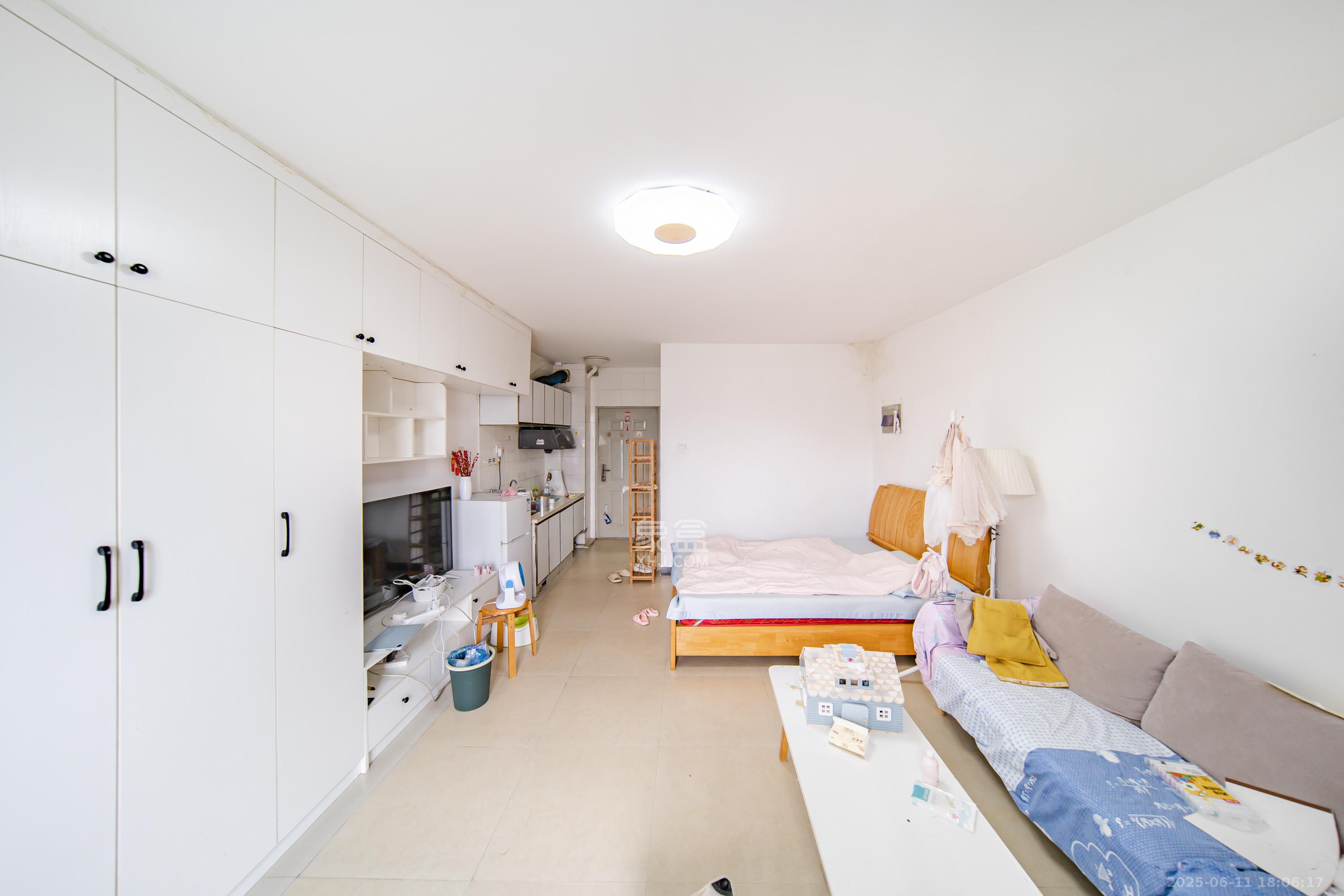 阳光100二期  1室1厅1卫    24.8万 阳光100二期  1室1厅1卫    24.8万客厅