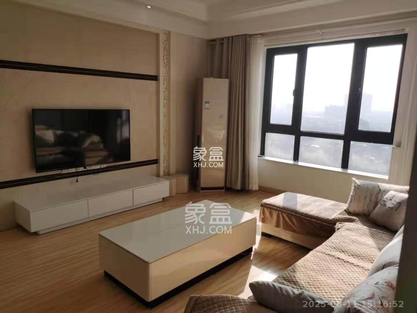 东方名苑臻锦园  3室2厅2卫   85.00万客厅
