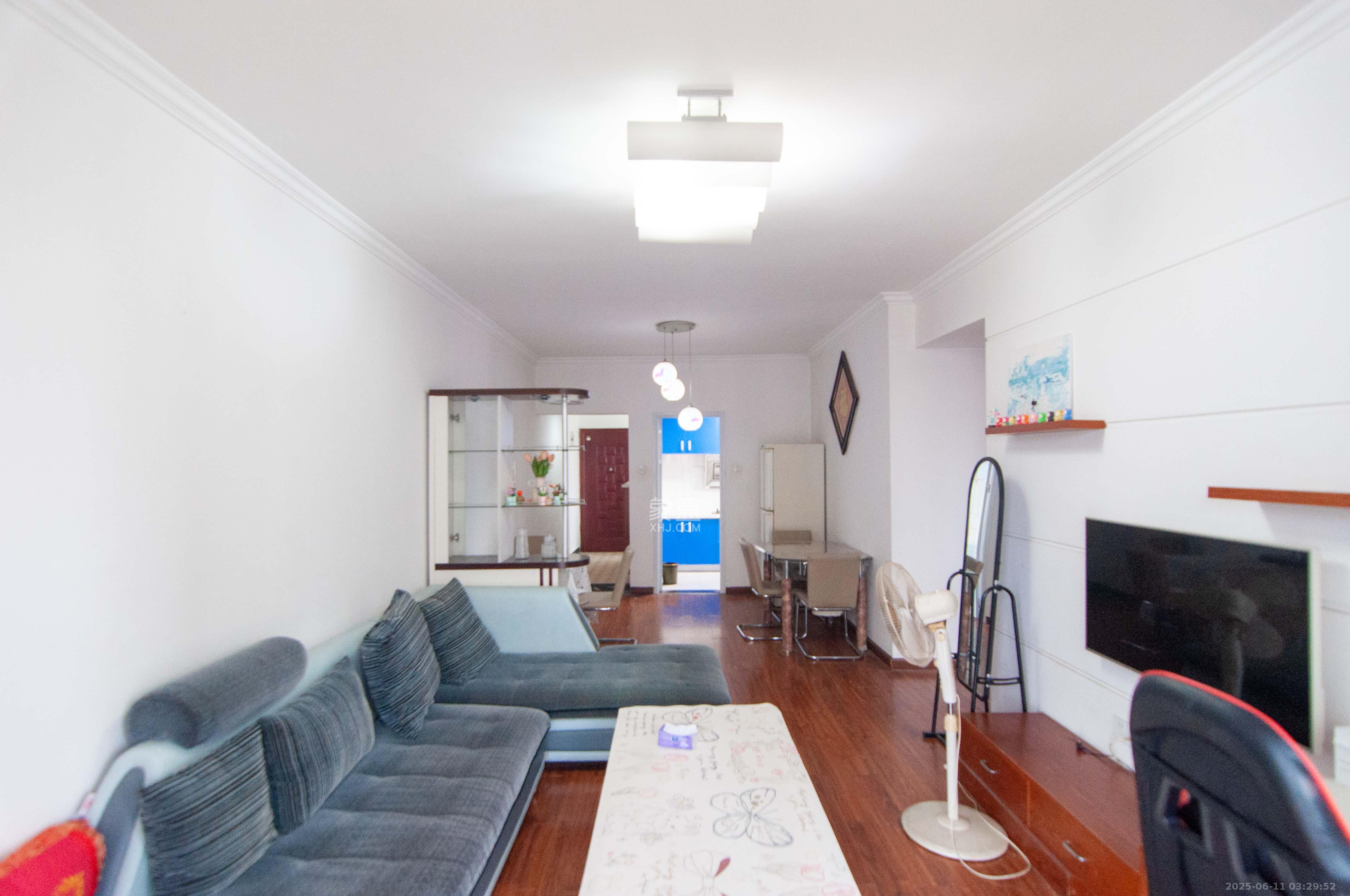 高鑫麓城  2室2厅1卫    75.0万 高鑫麓城  2室2厅1卫    75.0万客厅