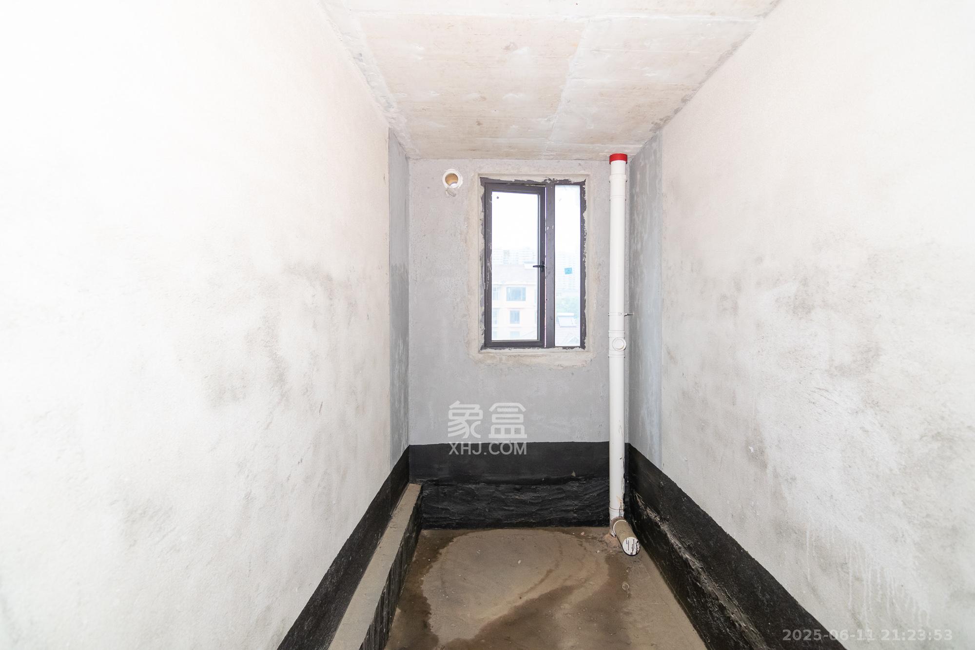 润和谷山郡(悦禧山庄水榭花都)  5室2厅3卫    139.0万 润和谷山郡(悦禧山庄水榭花都)  5室2厅3卫    139.0万卫生间