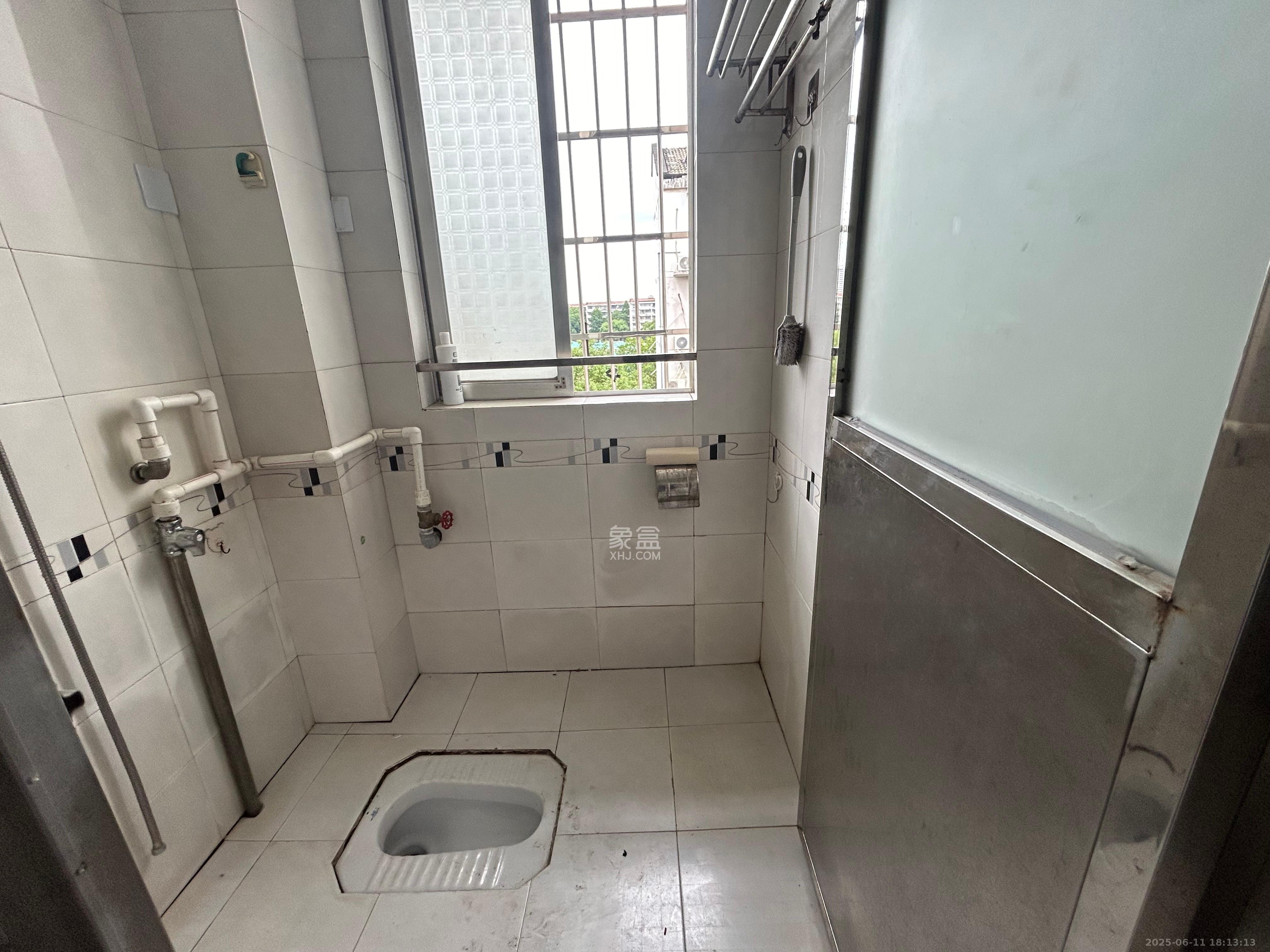 滨湖小区（湖南农业大学）  3室2厅2卫   2000.00元/月室内图