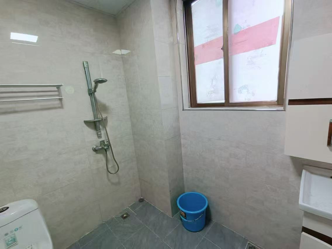 建安花园  3室2厅2卫   2500.00元/月室内图