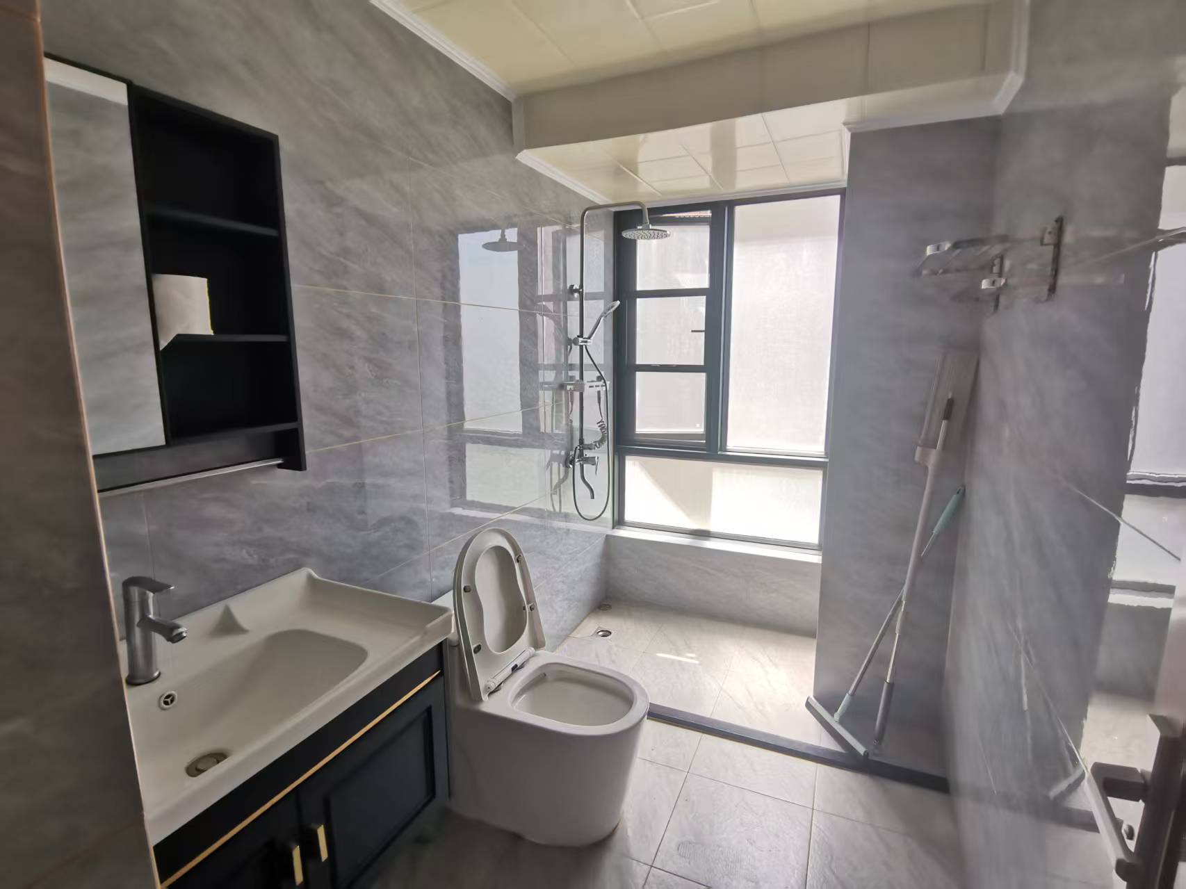 万景峰一期  3室2厅2卫    2300.0元/月 万景峰一期  3室2厅2卫    2300.0元/月室内图