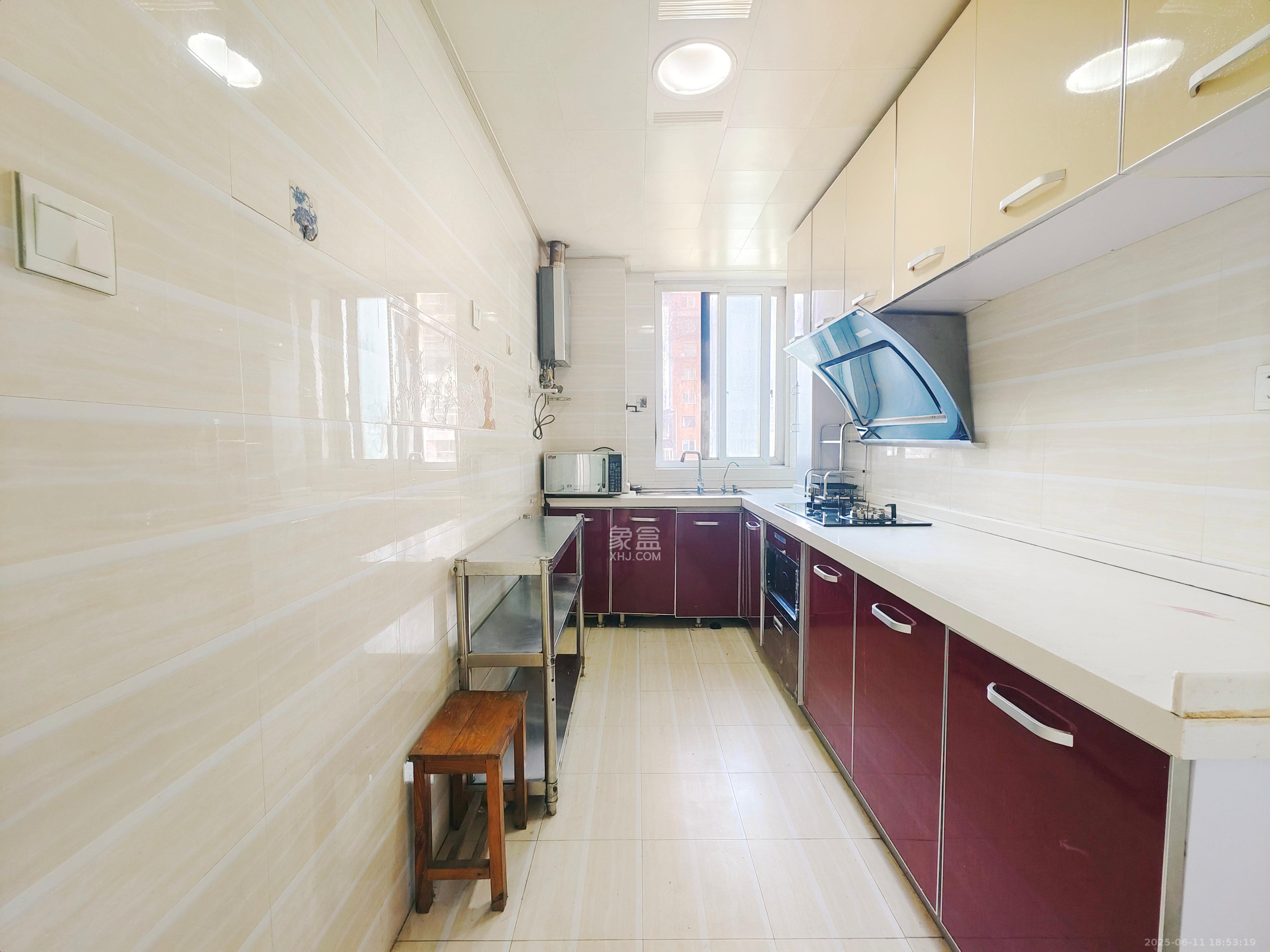 星蓝湾  3室2厅2卫    3100.0元/月室内图