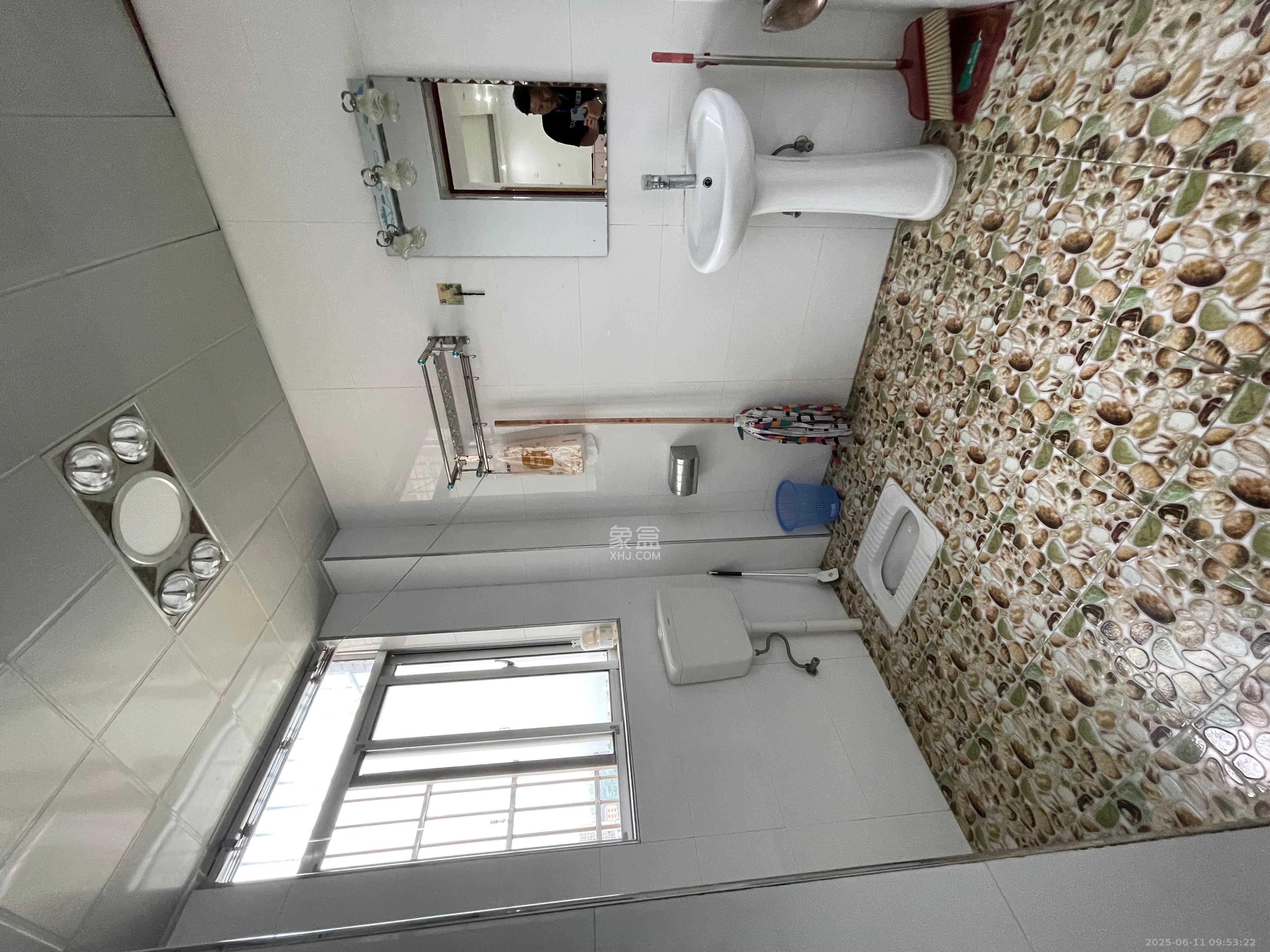 先锋新宇  3室2厅2卫   2400.00元/月室内图