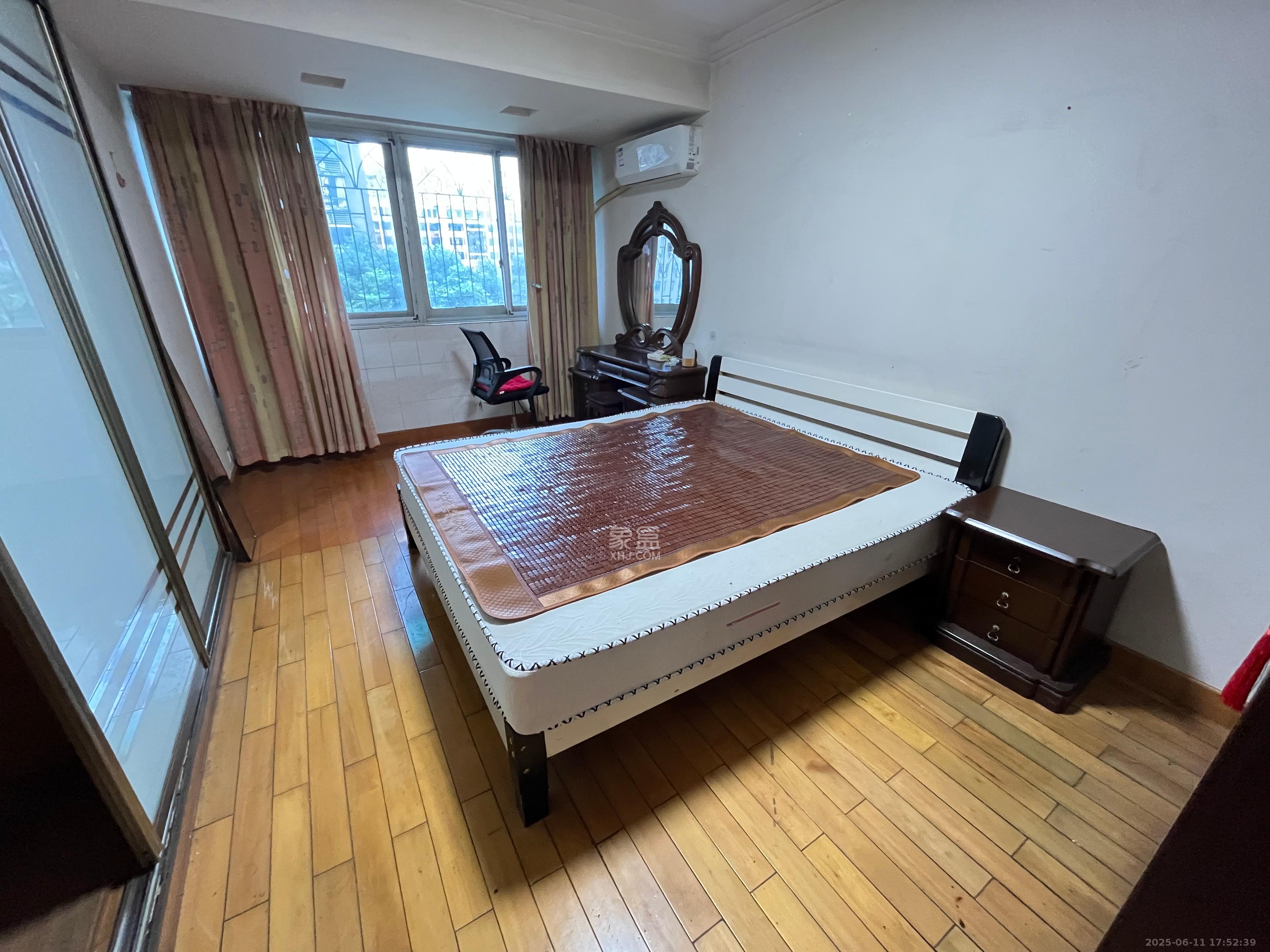 湘江航运宿舍  3室2厅1卫    1800.0元/月 湘江航运宿舍  3室2厅1卫    1800.0元/月室内图