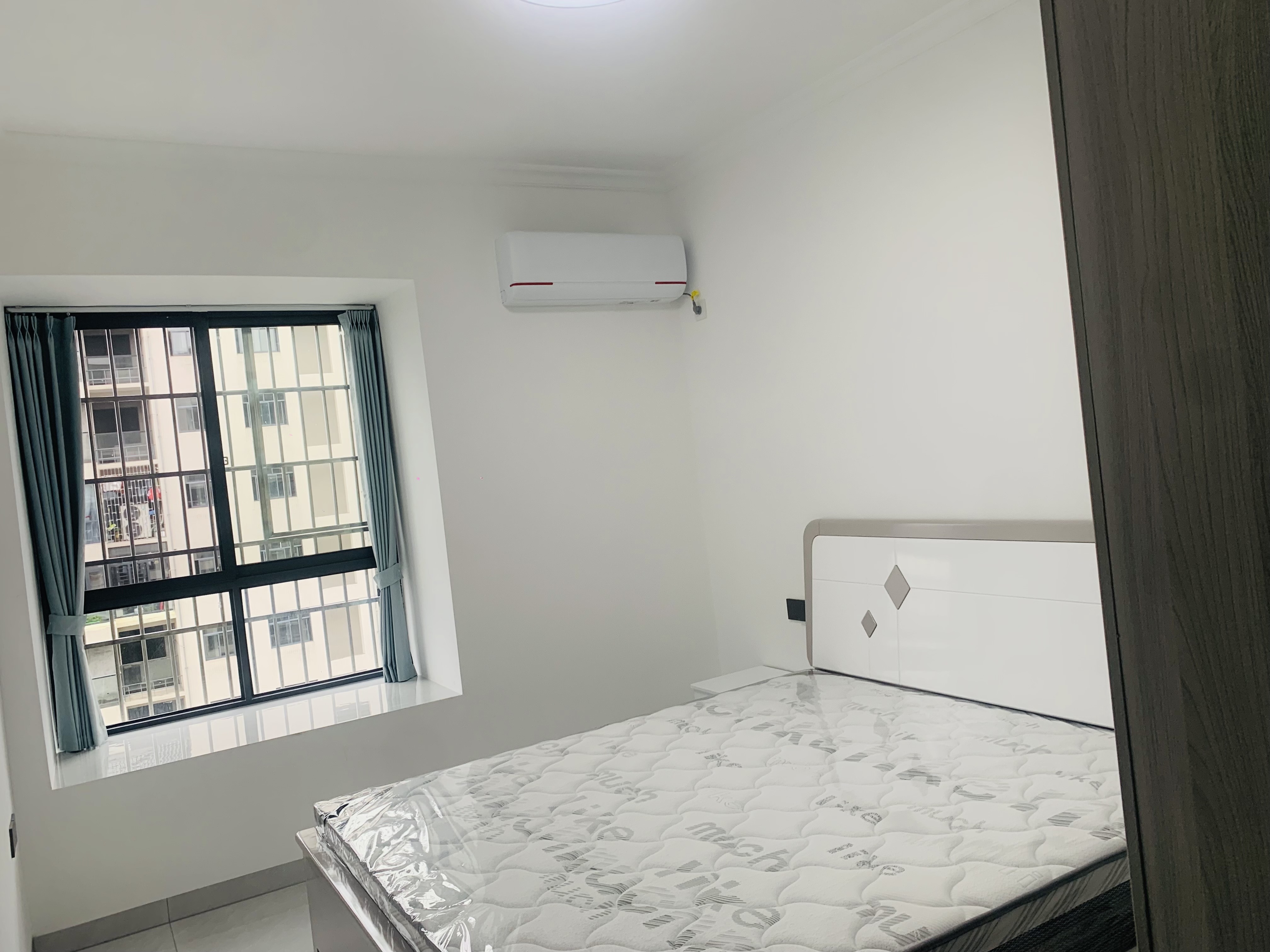 互助小区电梯房 3室2厅2卫 2100.0元/月 互助小区电梯房 3室2厅2卫 2100.0元/月室内图