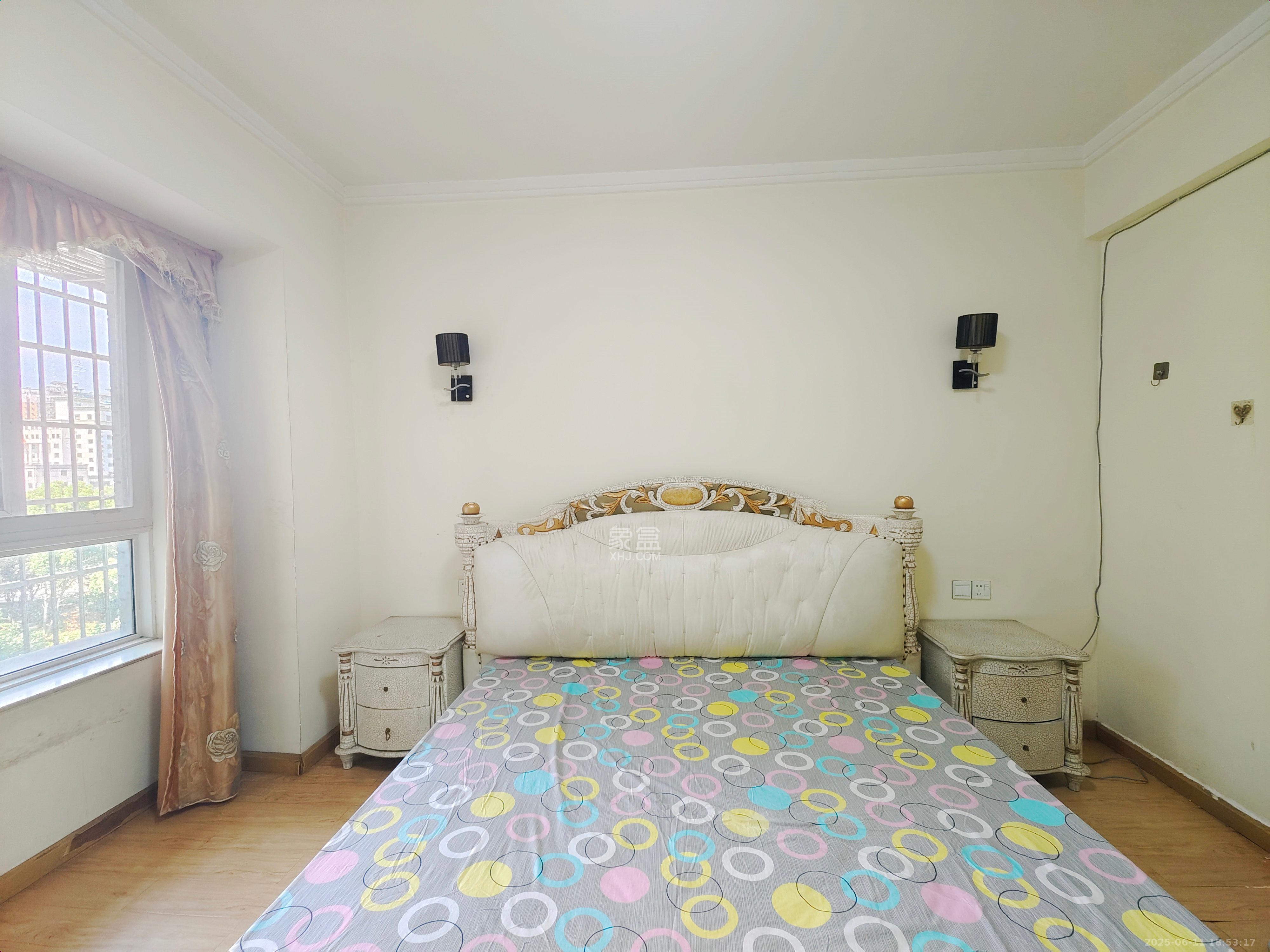 星蓝湾  3室2厅2卫    3100.0元/月室内图