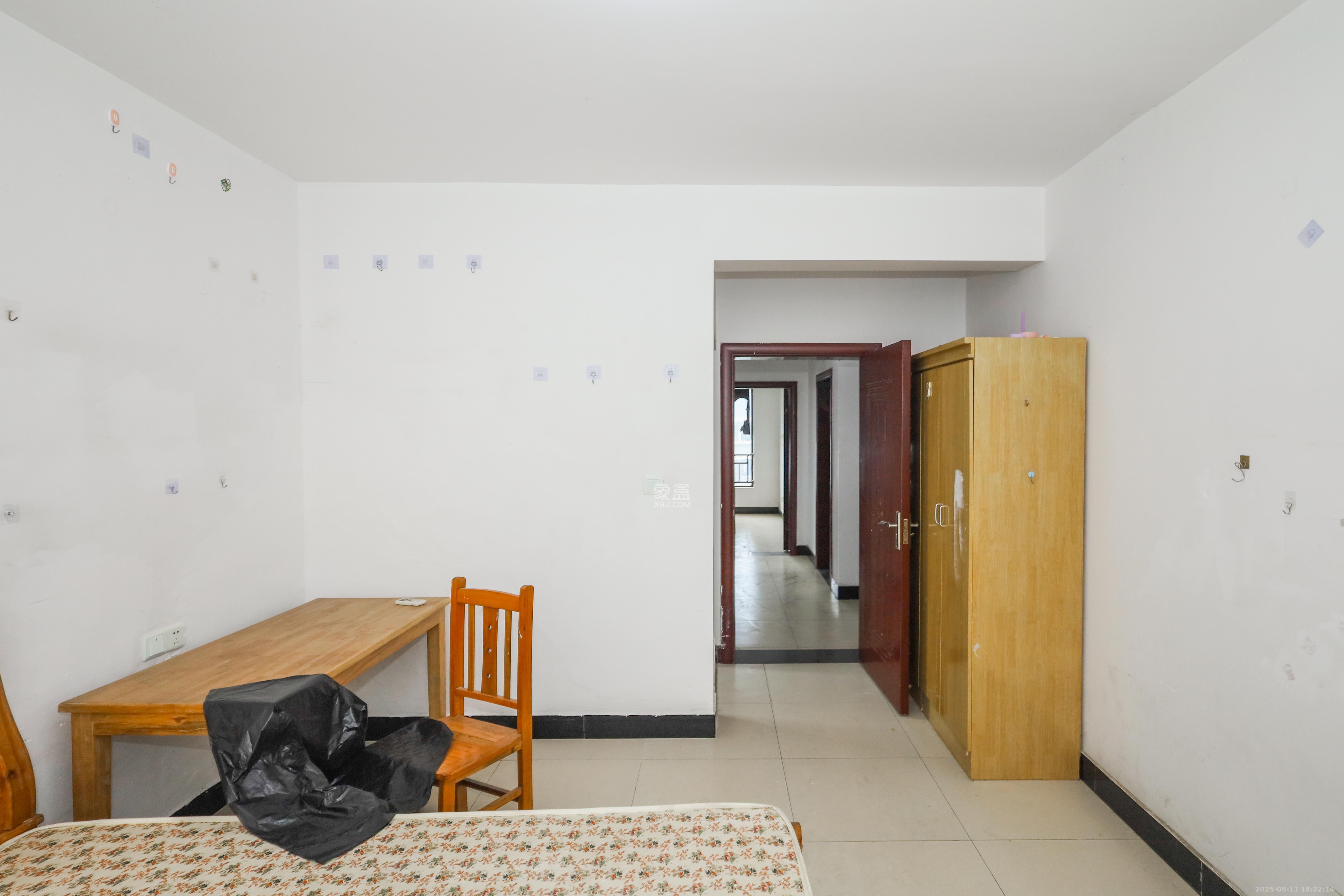 旭辉御府  4室2厅1卫    139.0万 旭辉御府  4室2厅1卫    139.0万卧室