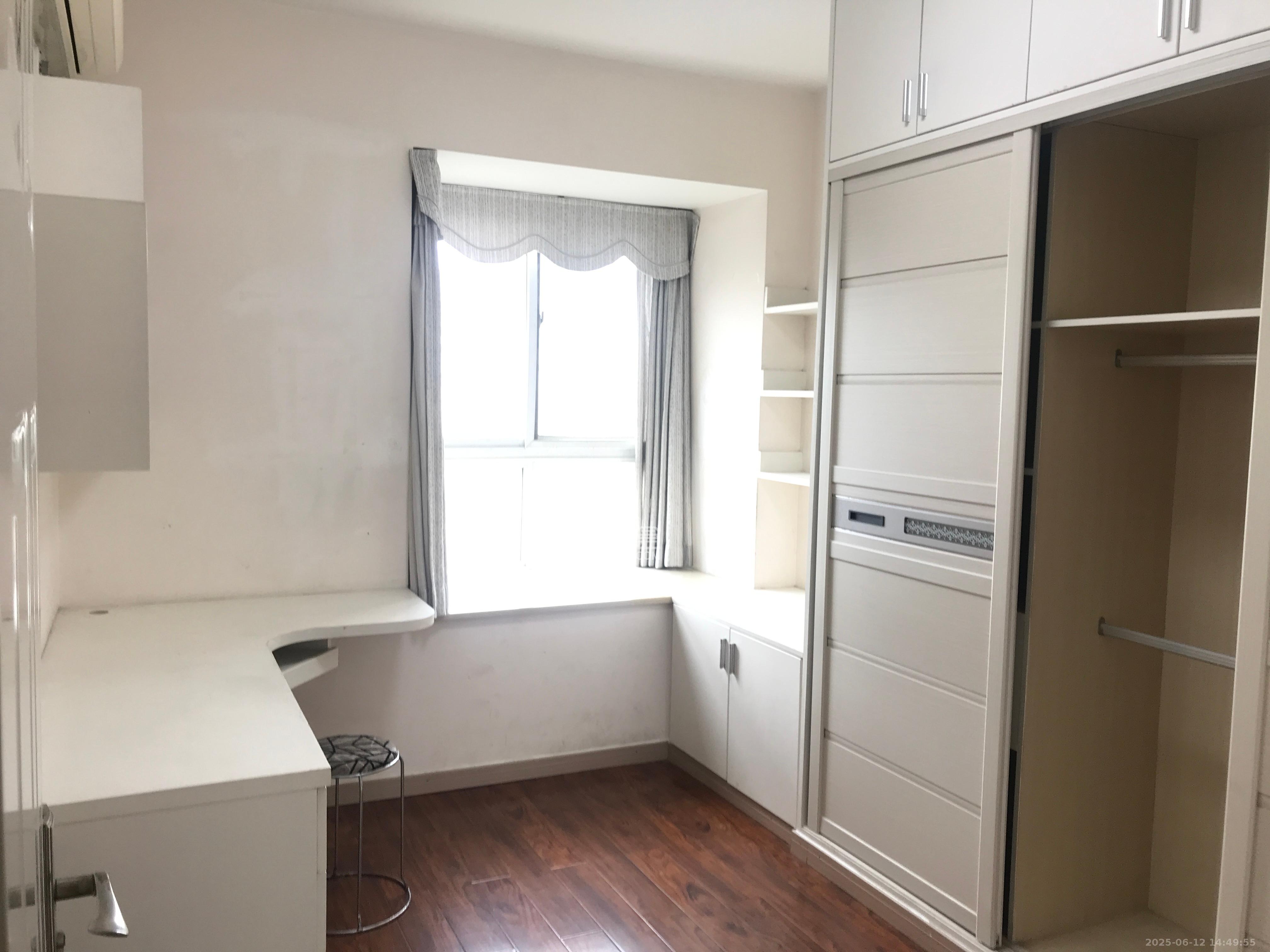 嘉盛华庭（一期、二期、三期）  3室1厅1卫    2800.0元/月室内图