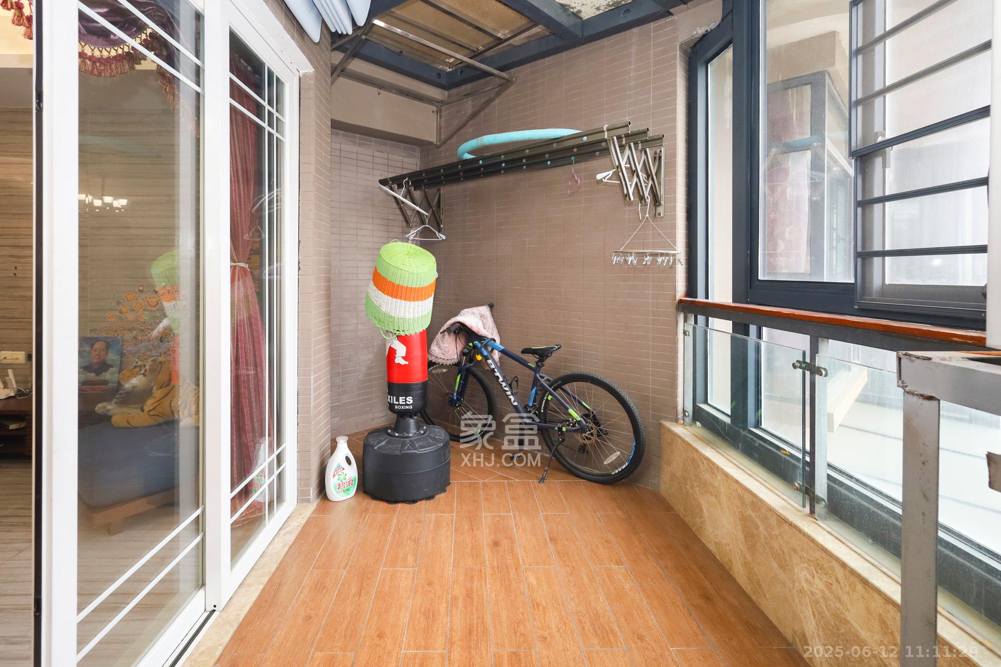 双湾国际(湘江御景花园) 4室2厅2卫 3500.0元/月 双湾国际(湘江御景花园) 4室2厅2卫 3500.0元/月室内图