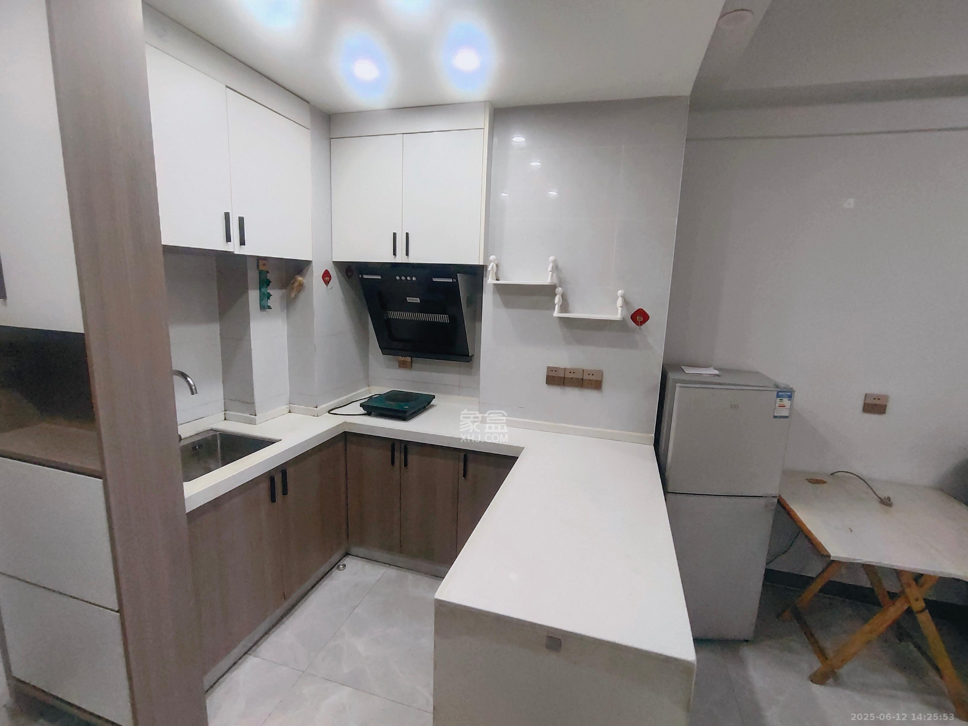 鑫远御文台一期 2室2厅1卫 1800.0元/月 鑫远御文台一期 2室2厅1卫 1800.0元/月室内图