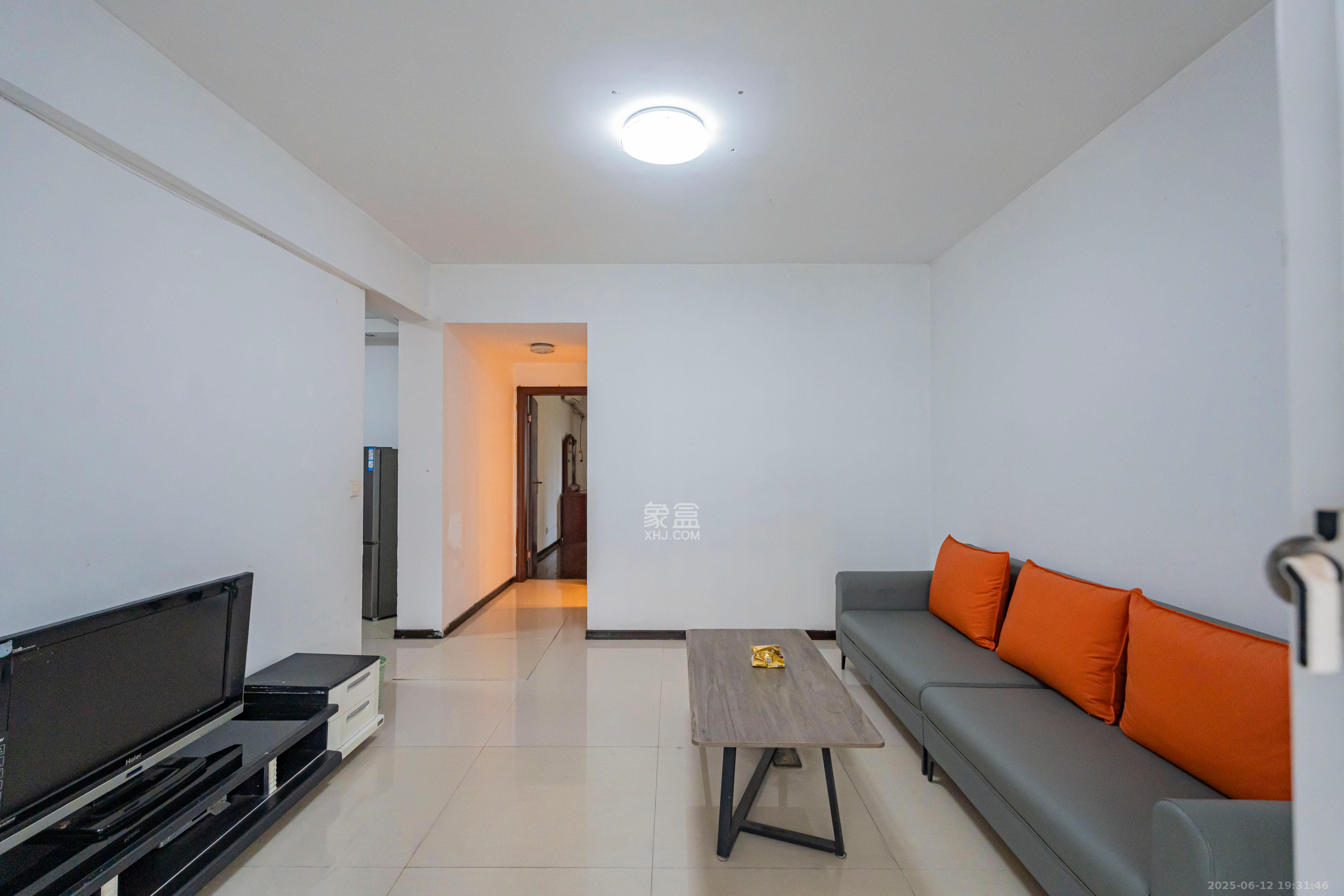 月湖兰庭  2室1厅1卫    64.0万客厅