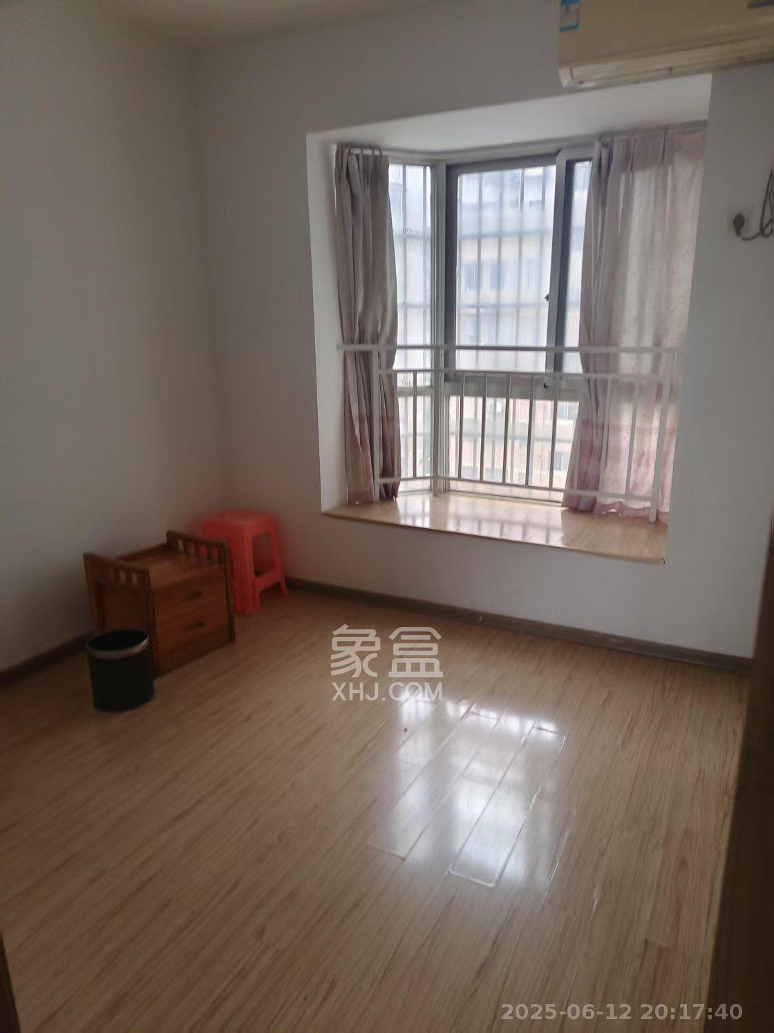 新家园  3室2厅2卫   2600.00元/月室内图