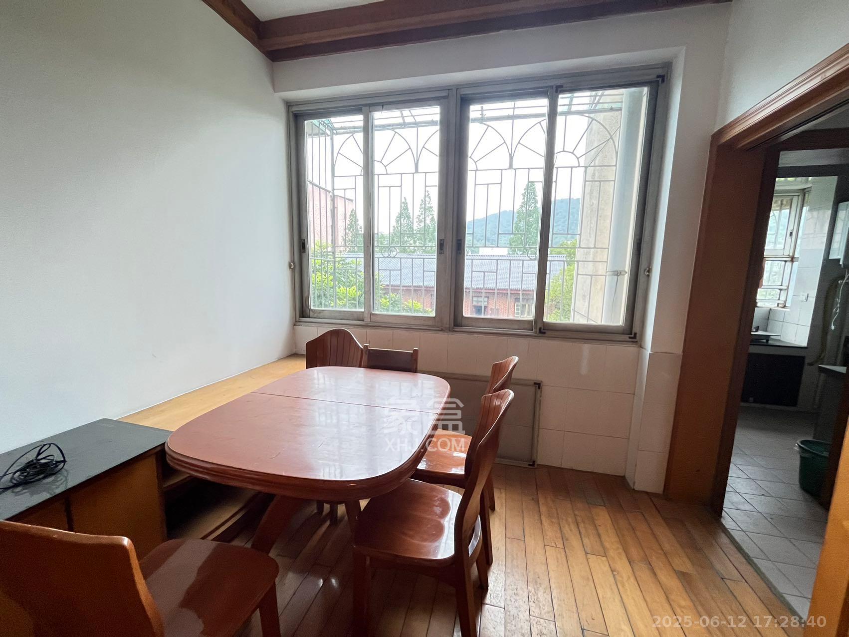 中南大学南校区 3室2厅1卫 2600.0元/月 中南大学南校区 3室2厅1卫 2600.0元/月室内图