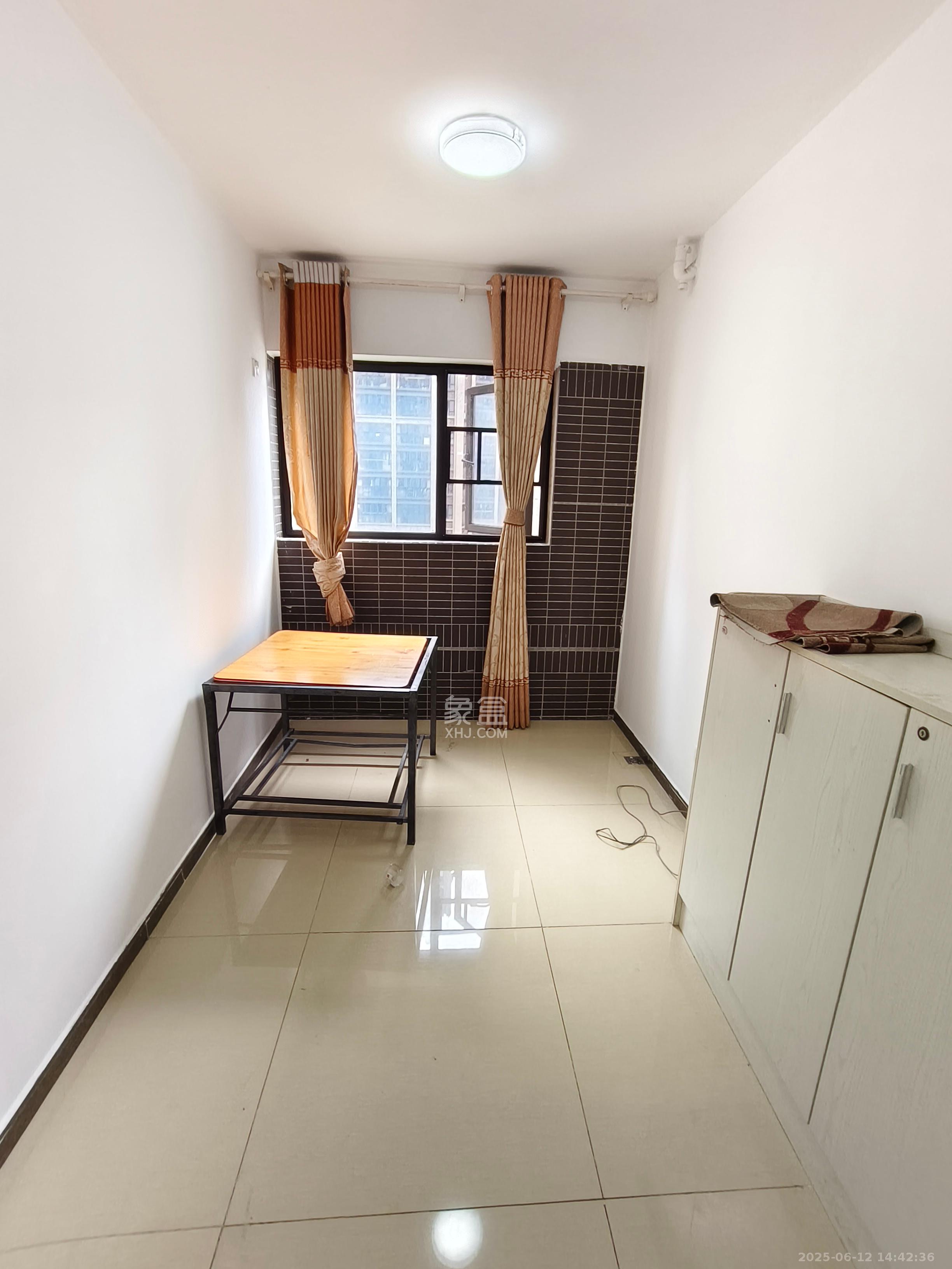 时代倾城二期  4室2厅2卫   2300.00元/月室内图