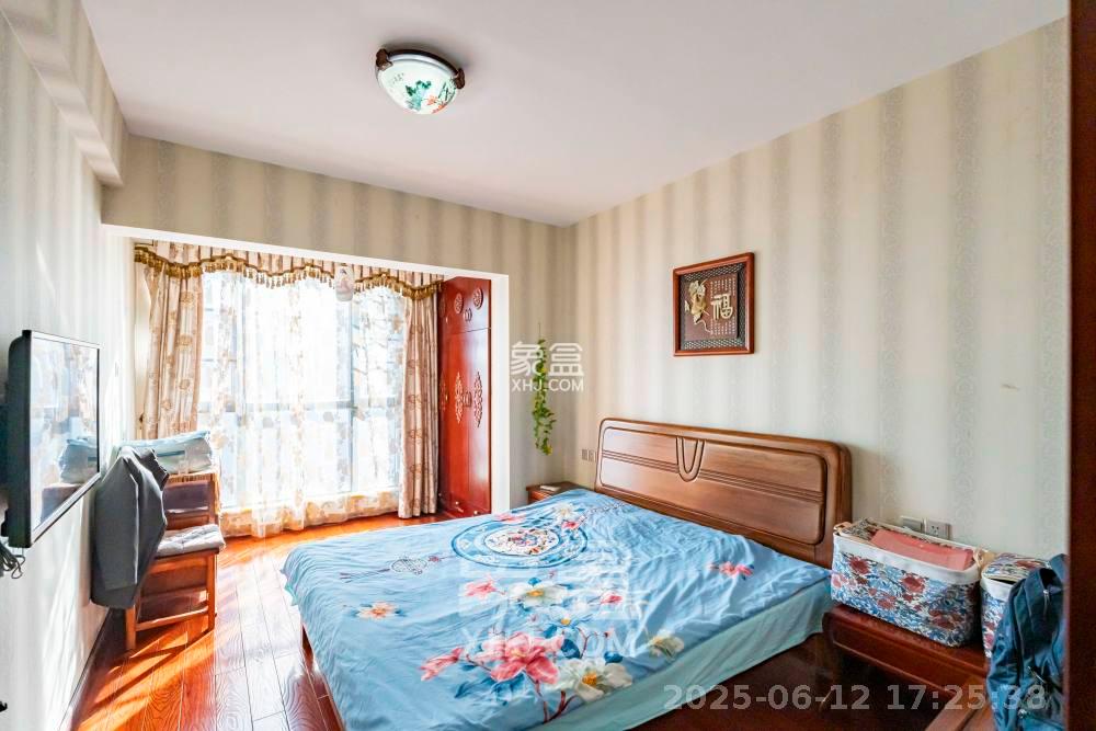 公园9号 3室1厅1卫 3600.0元/月 公园9号 3室1厅1卫 3600.0元/月室内图