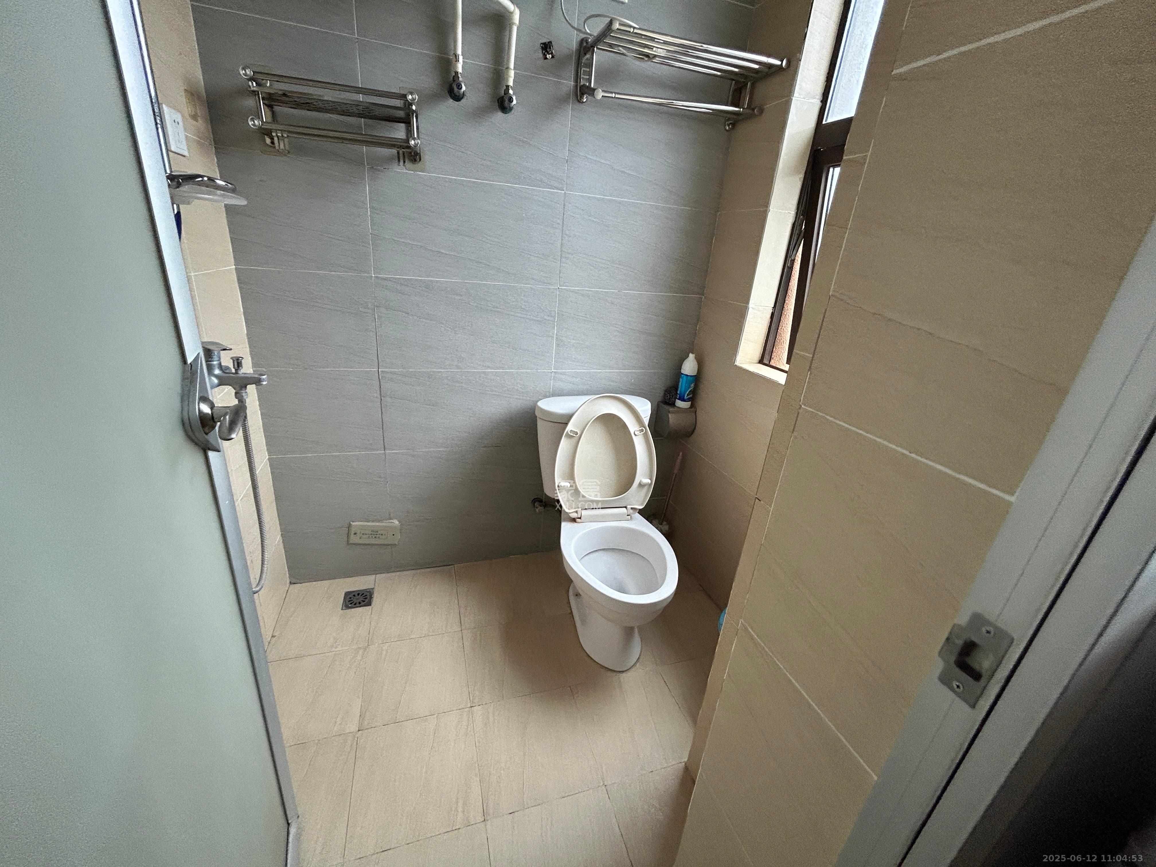 长盛上东区 1室1厅1卫 1200.0元/月 长盛上东区 1室1厅1卫 1200.0元/月室内图