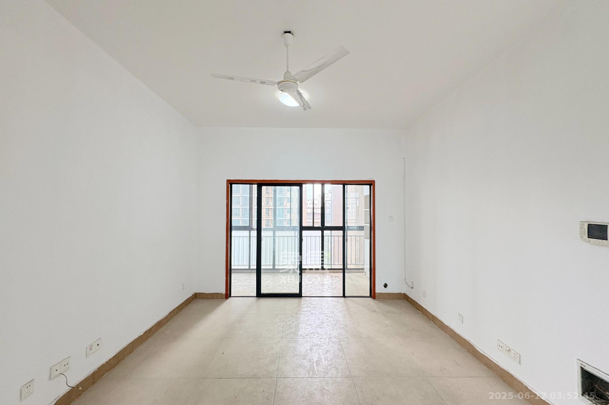 融圣国际  3室2厅2卫    126.0万 融圣国际  3室2厅2卫    126.0万