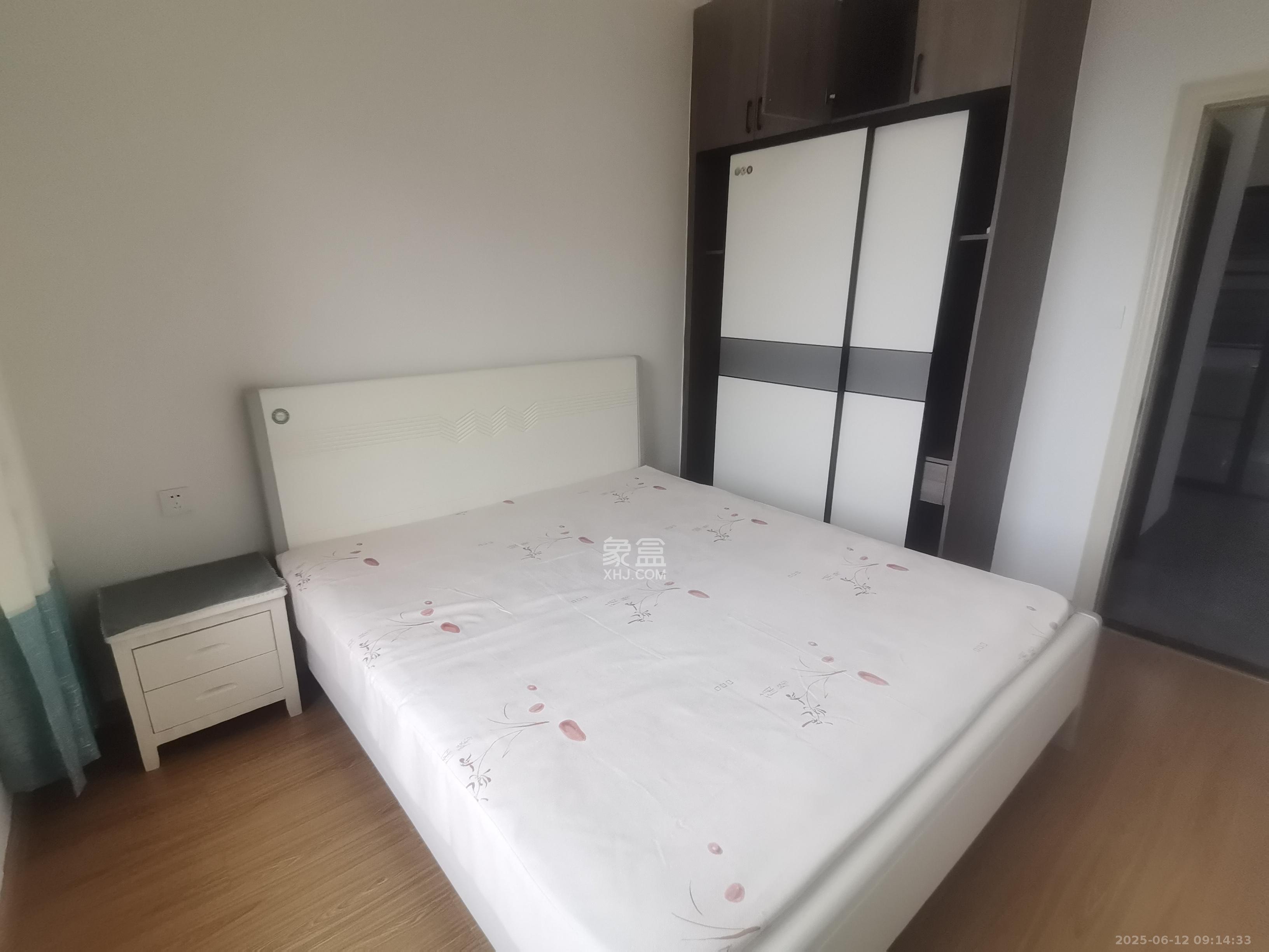 东合新苑  3室2厅1卫   2200.00元/月室内图