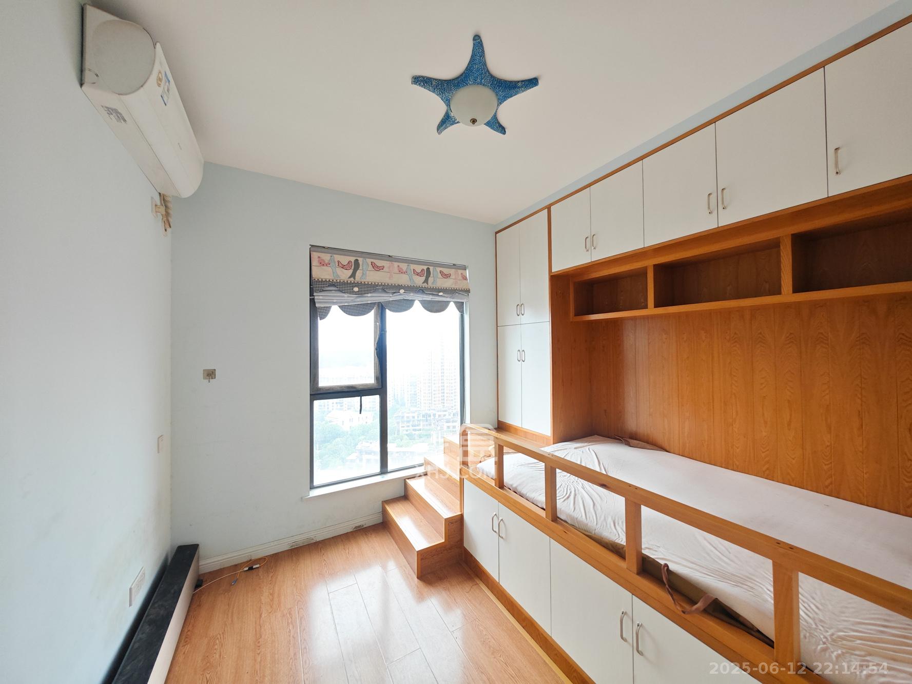 卓越蔚蓝城邦 3室2厅2卫 95.0万 卓越蔚蓝城邦 3室2厅2卫 95.0万卧室