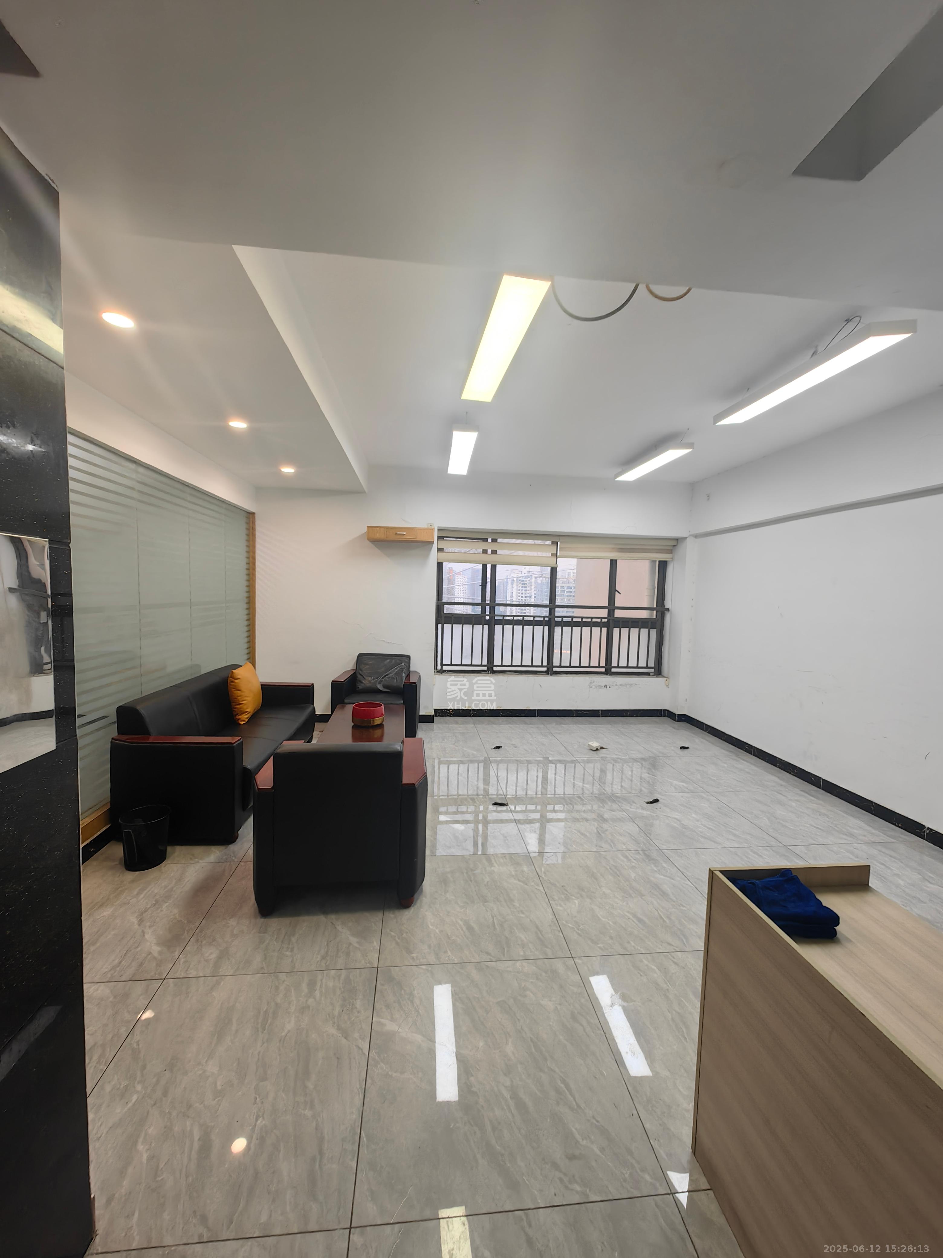 摩天一号 2室1厅1卫 3000.0元/月 摩天一号 2室1厅1卫 3000.0元/月室内图