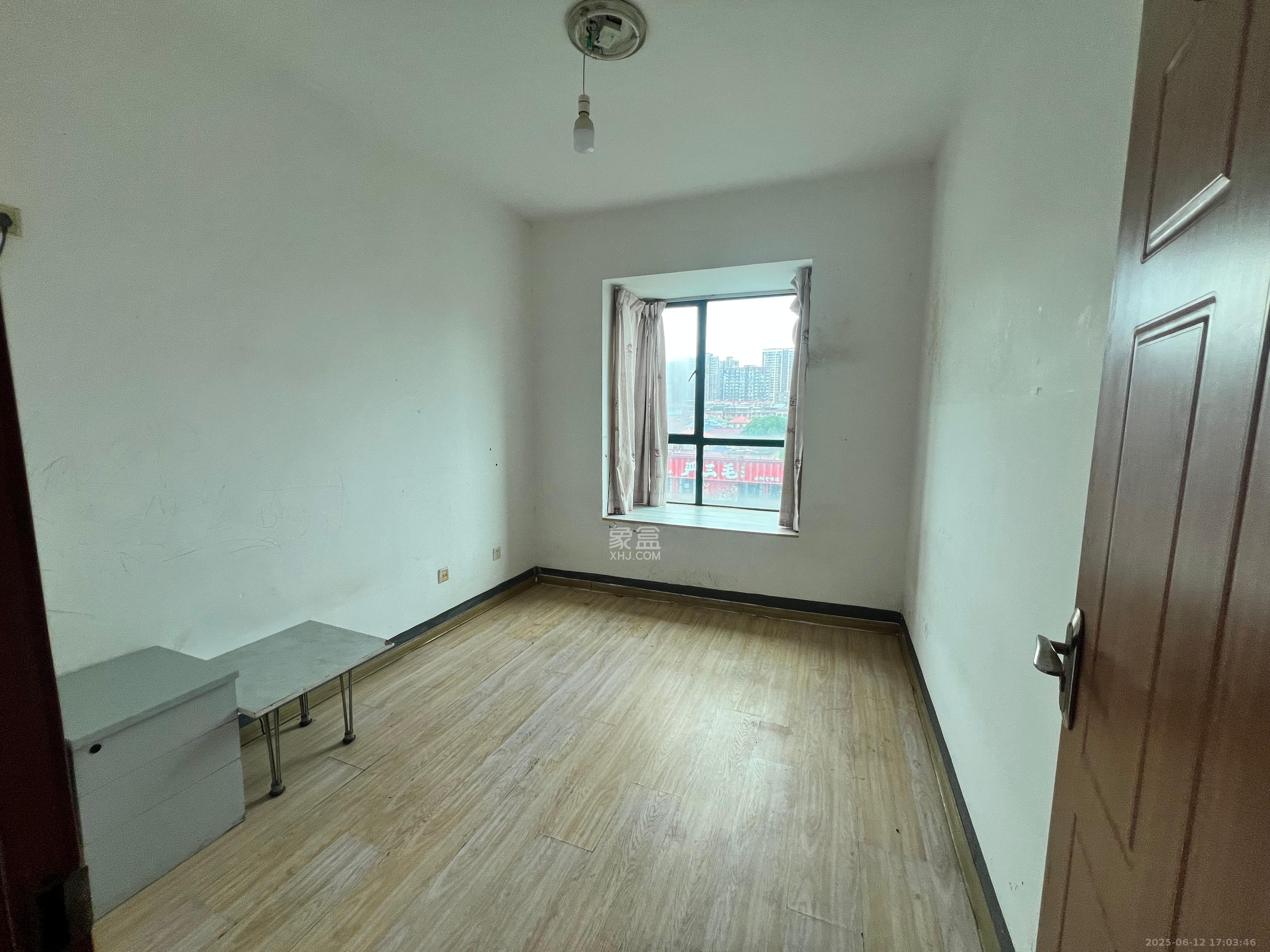 湘府东苑 3室2厅2卫 2300.0元/月 湘府东苑 3室2厅2卫 2300.0元/月室内图