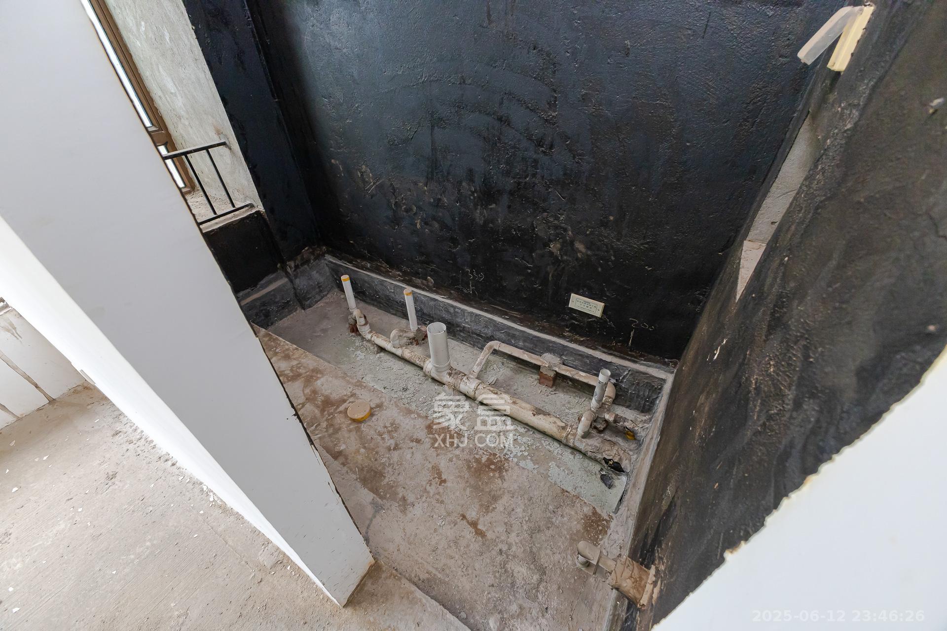 盈峰翠邸 4室2厅3卫 251.0万 盈峰翠邸 4室2厅3卫 251.0万卫生间