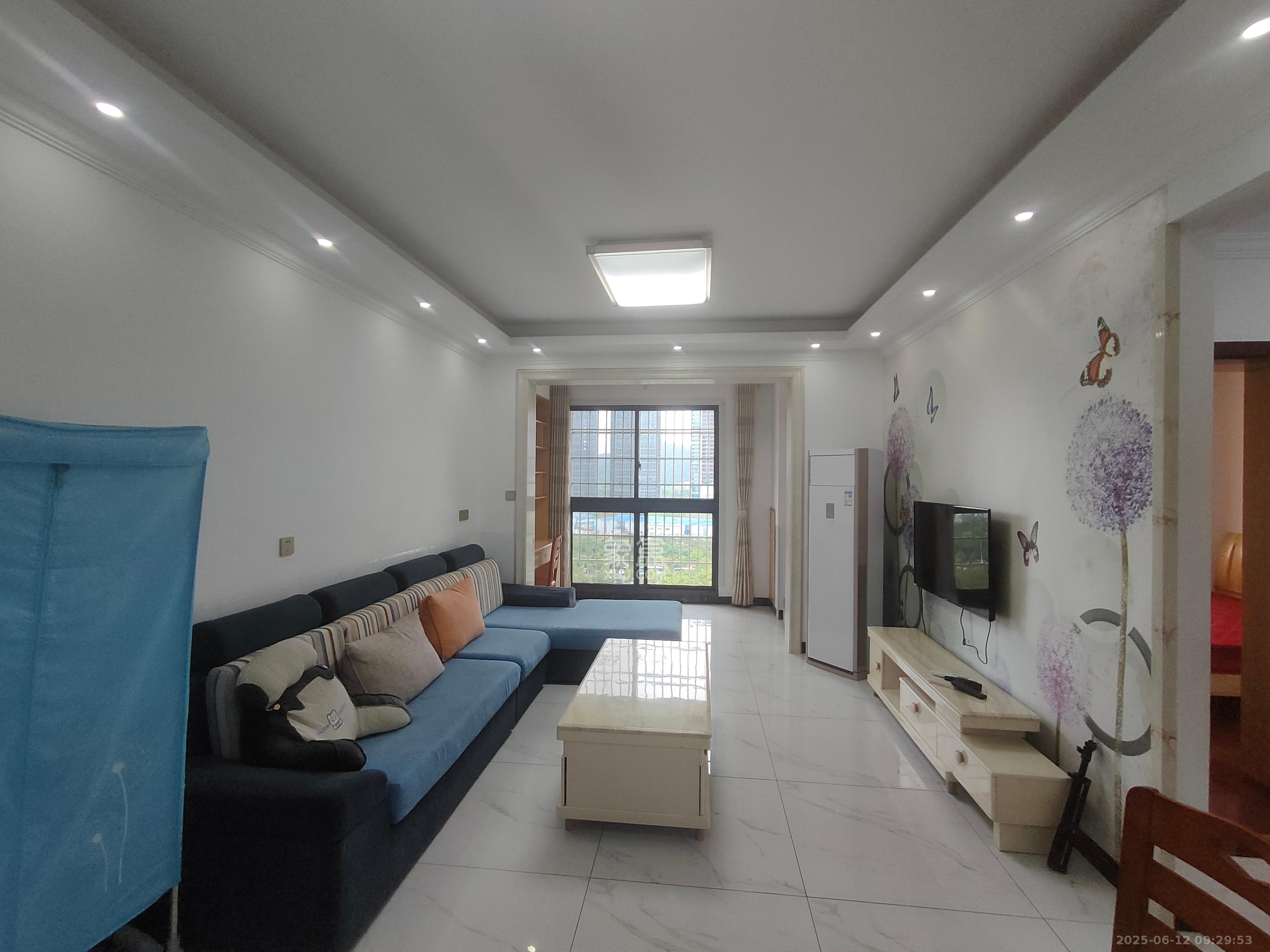 嘉顺苑 4室2厅1卫 2100.0元/月 嘉顺苑 4室2厅1卫 2100.0元/月室内图