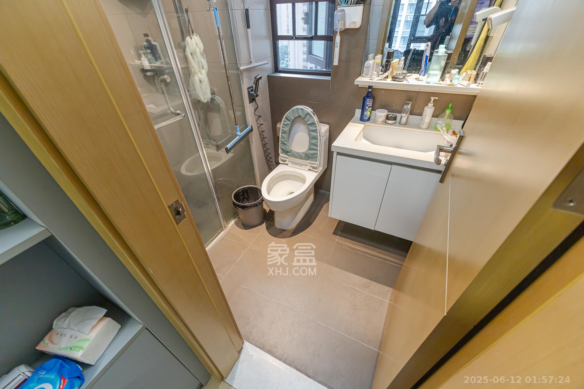 时代倾城四期 3室2厅2卫 108.0万 时代倾城四期 3室2厅2卫 108.0万卫生间