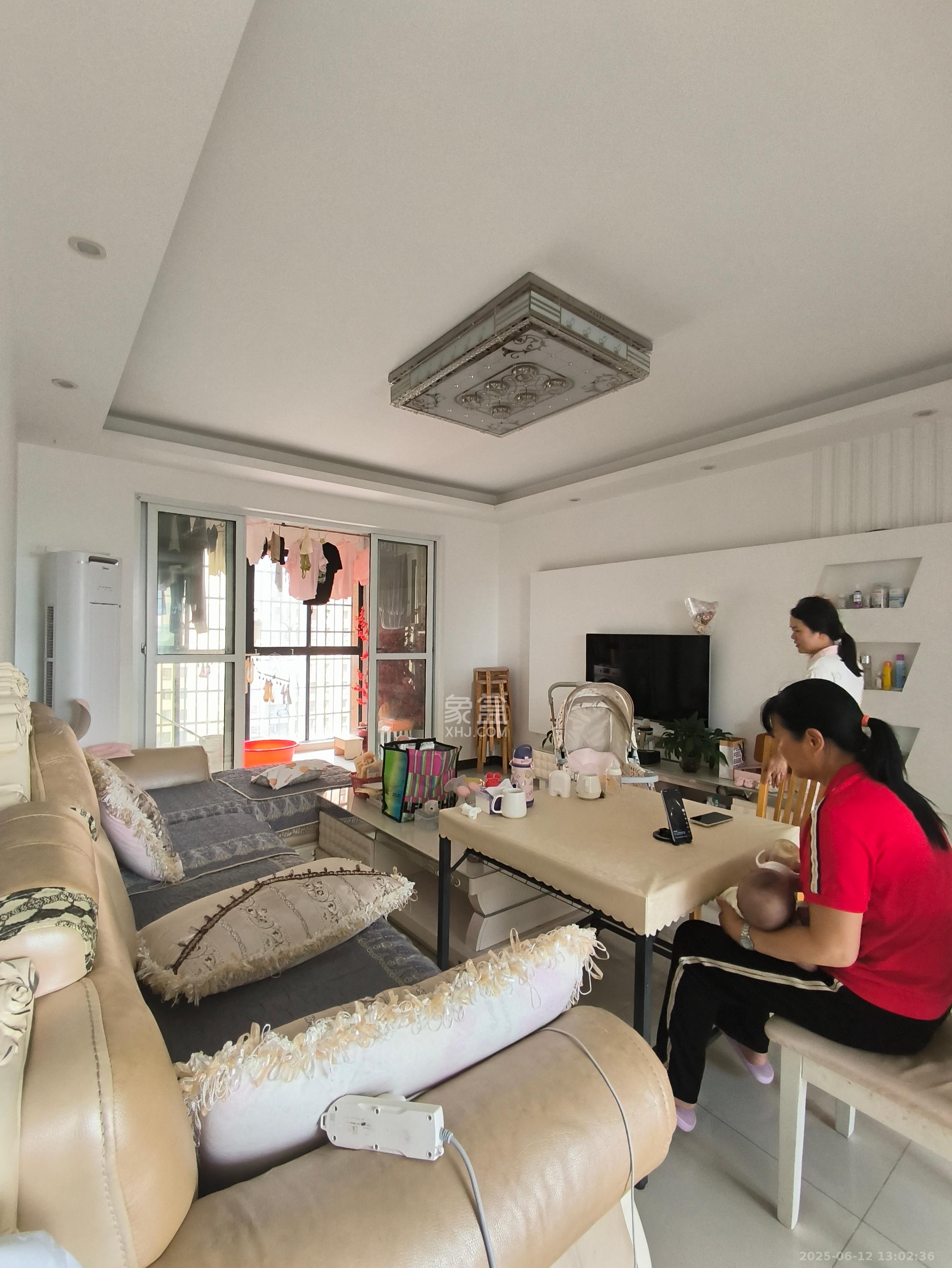 领东汇  4室2厅2卫   2700.00元/月