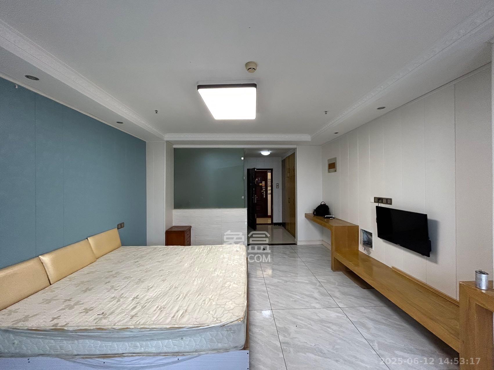 奥克斯广场 1室1厅1卫 1300.0元/月 奥克斯广场 1室1厅1卫 1300.0元/月室内图