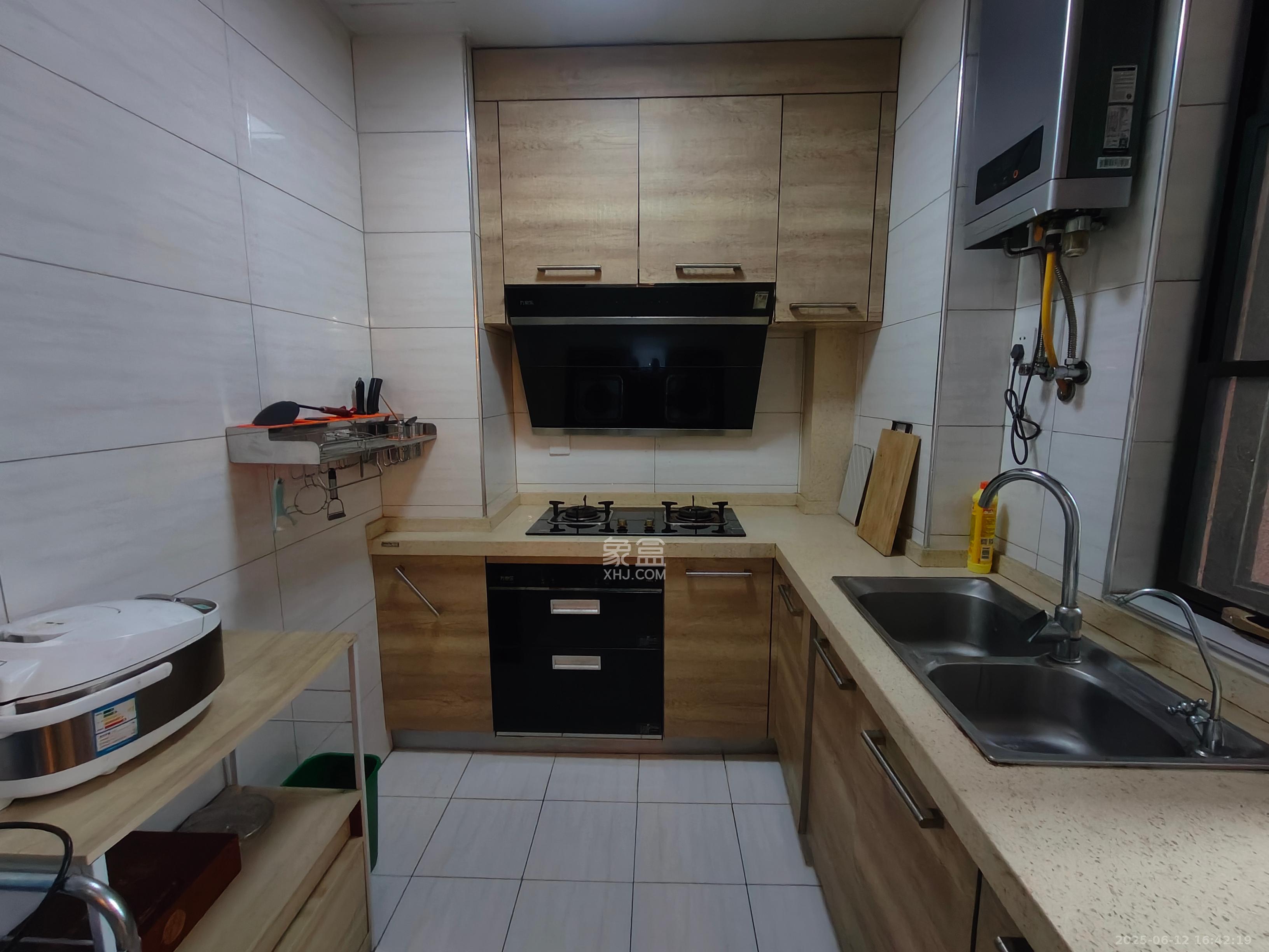 联晟大厦  2室1厅1卫   2400.00元/月室内图