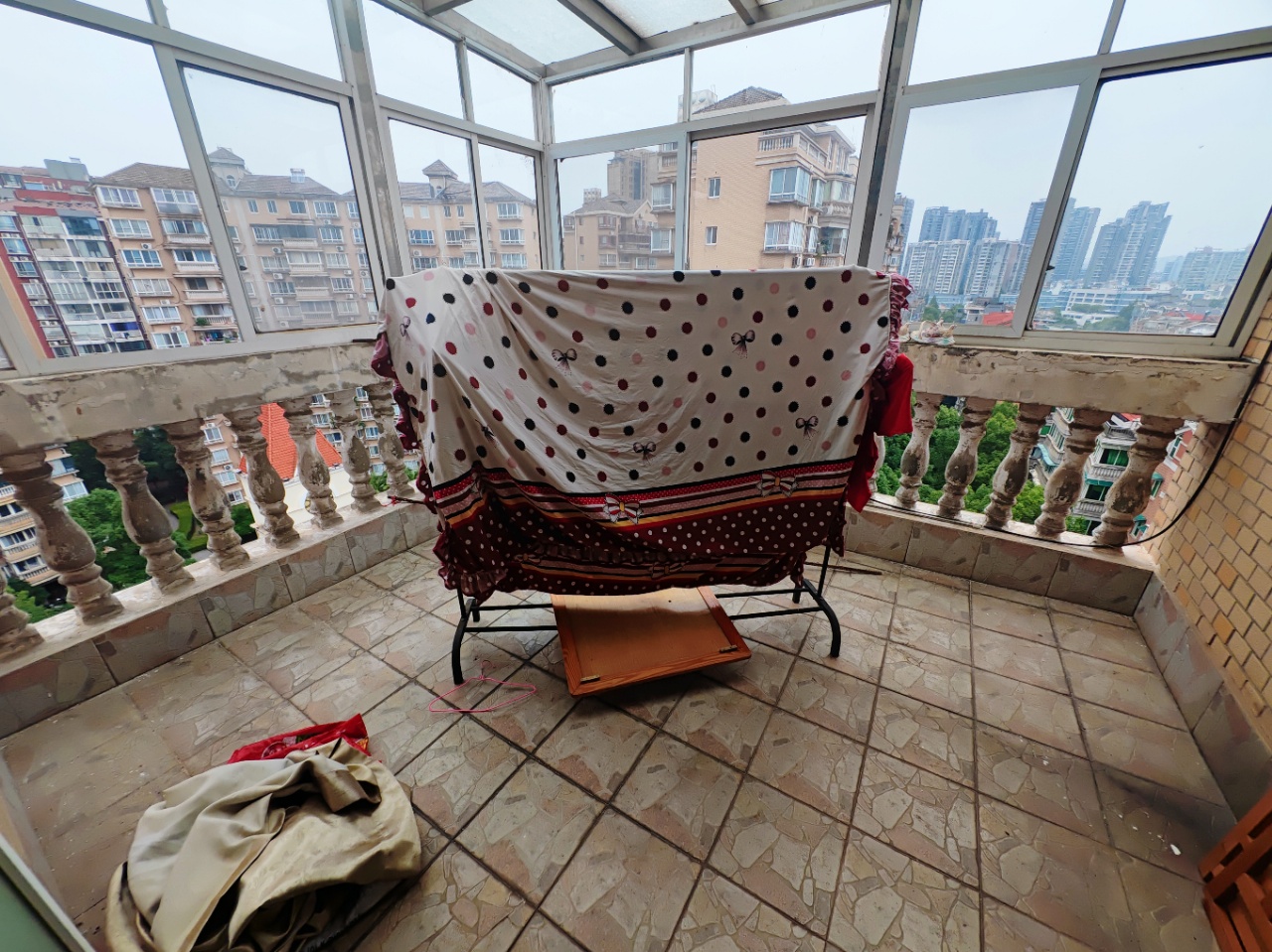 湘银二期世纪花园 7室2厅3卫 89.8万 湘银二期世纪花园 7室2厅3卫 89.8万室内图