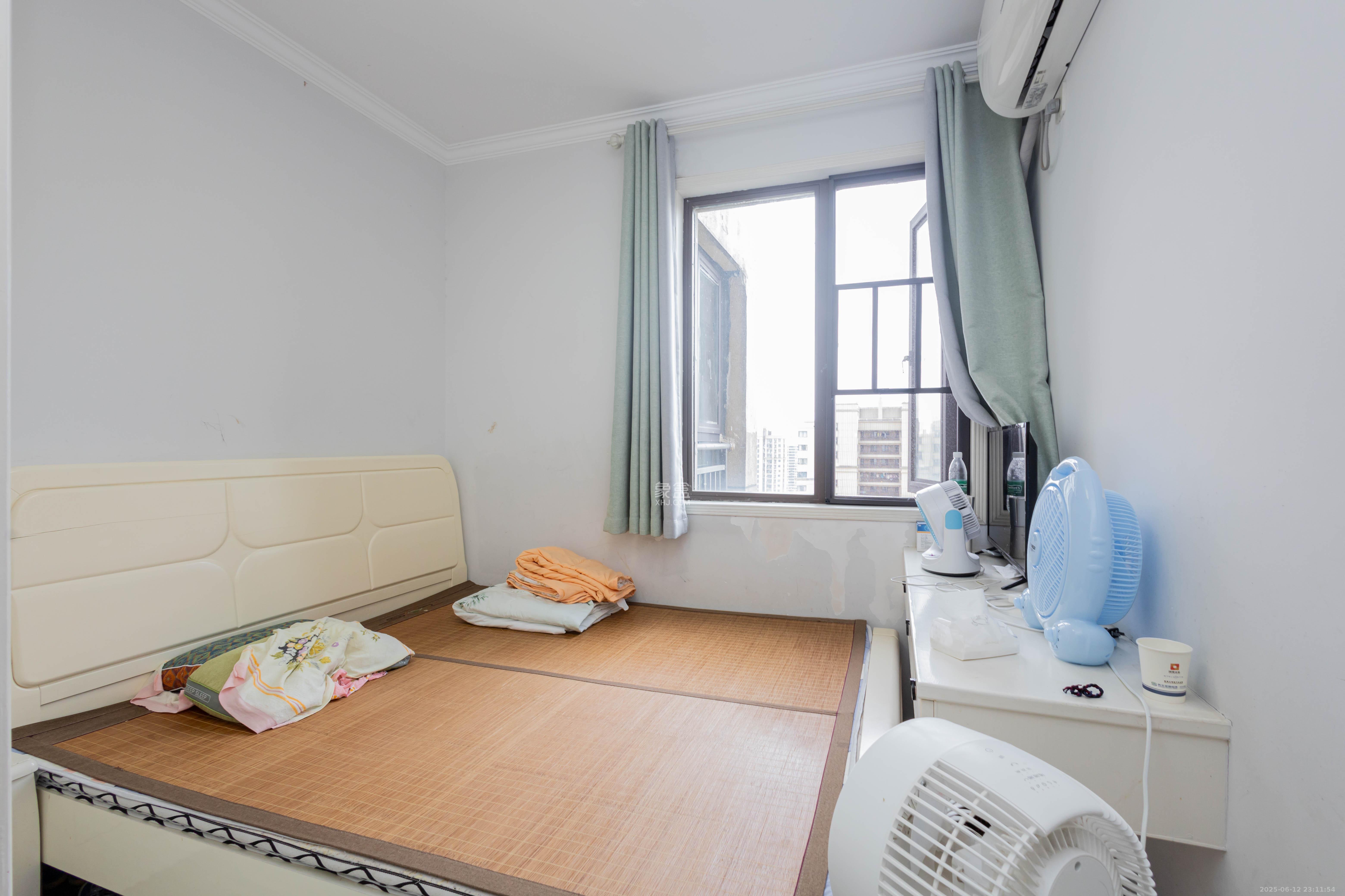 芙蓉万国城MOMA(卓越汇富苑) 3室2厅1卫 68.0万 芙蓉万国城MOMA(卓越汇富苑) 3室2厅1卫 68.0万卧室