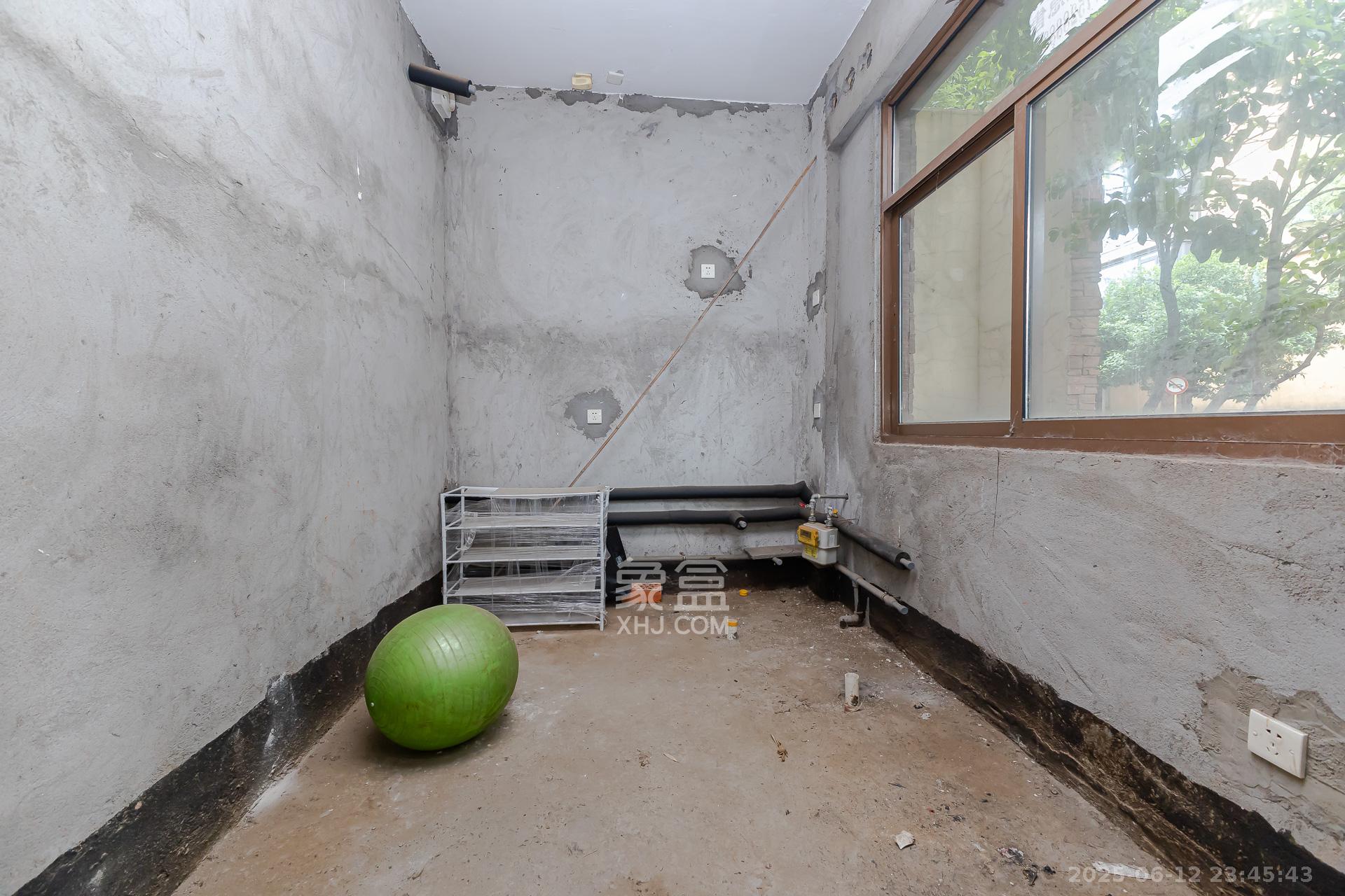 盈峰翠邸 4室2厅3卫 251.0万 盈峰翠邸 4室2厅3卫 251.0万厨房